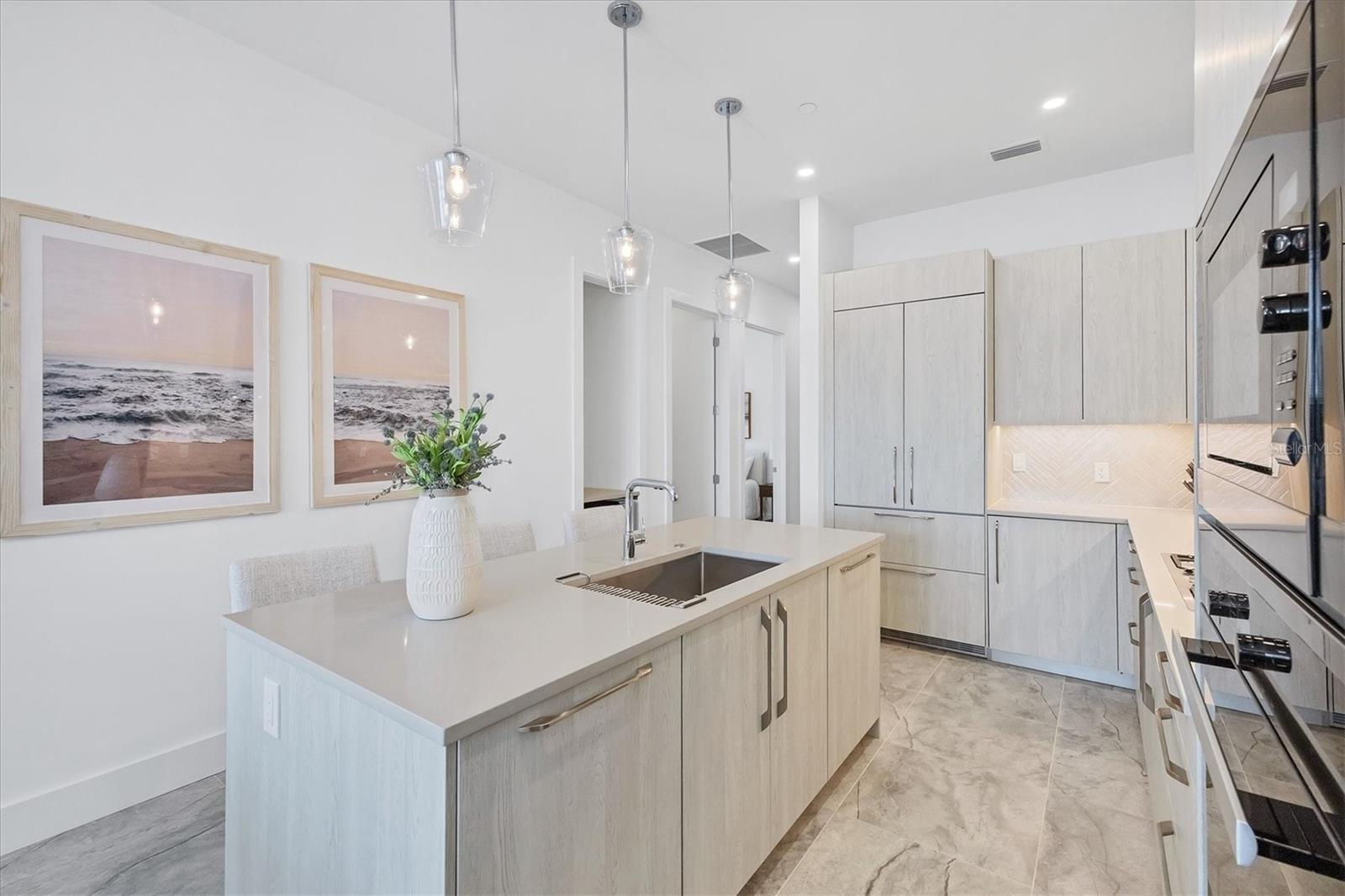 Image 11 of 50 For 33 Palm Avenue 704