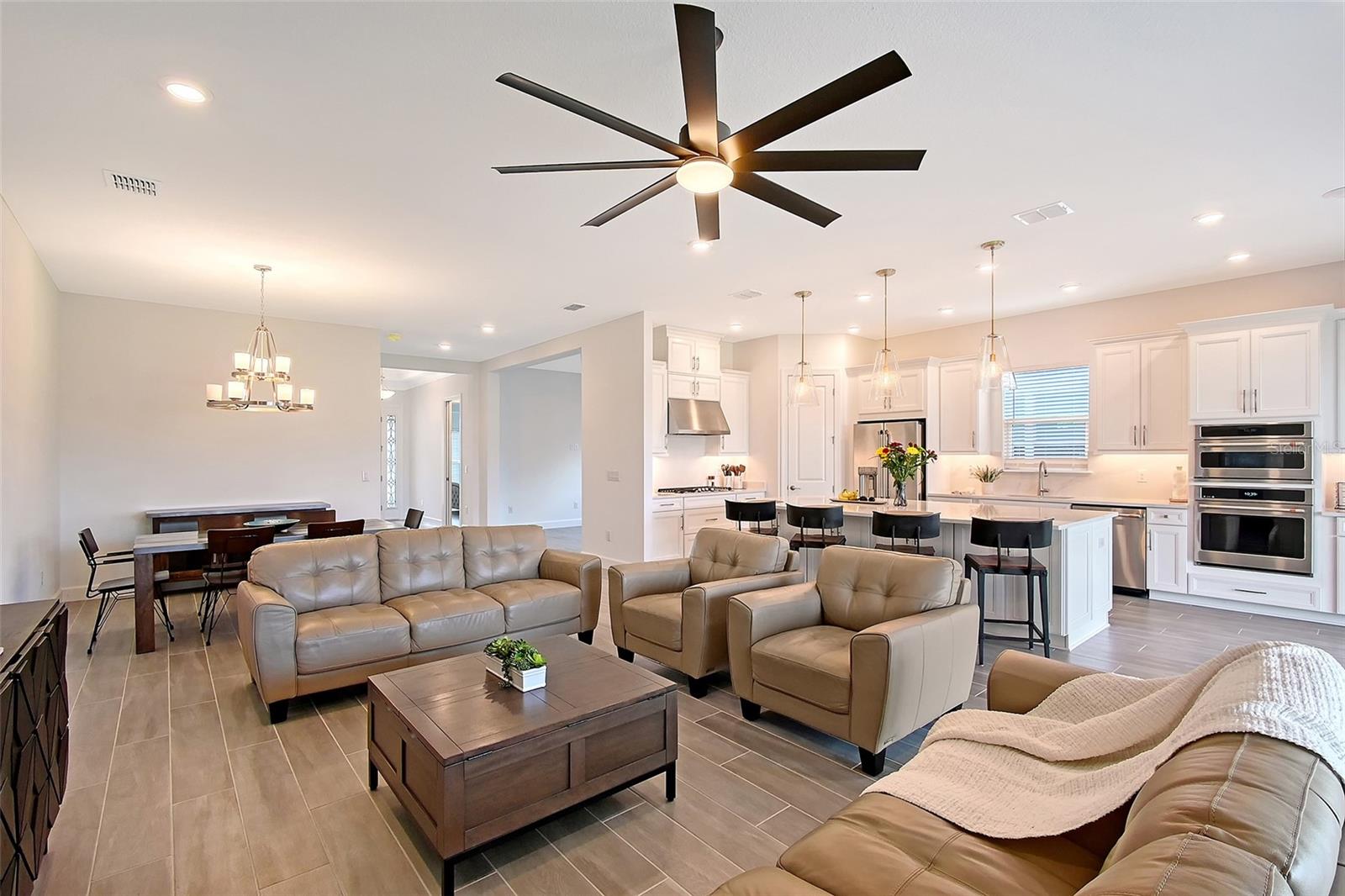 Image 4 of 47 For 11427 Viani Terrace