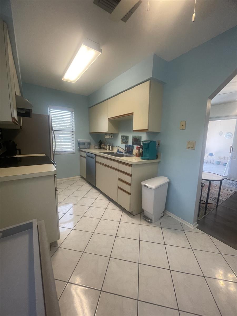 Image 14 of 27 For 25068 Harborview Road 3d