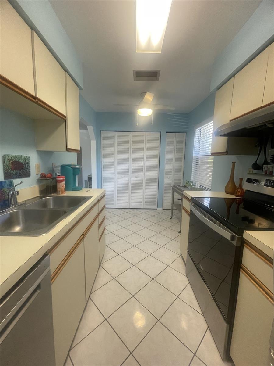 Image 15 of 27 For 25068 Harborview Road 3d