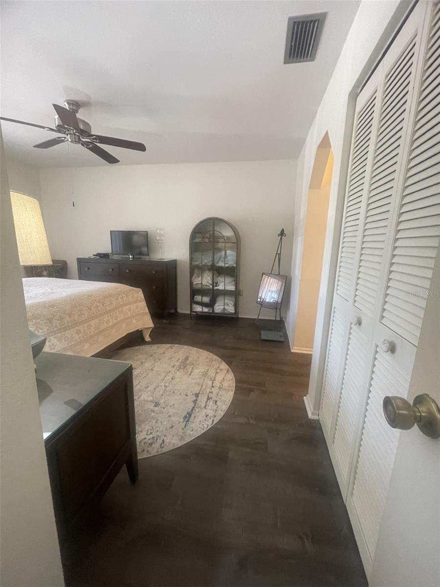 Image 21 of 27 For 25068 Harborview Road 3d