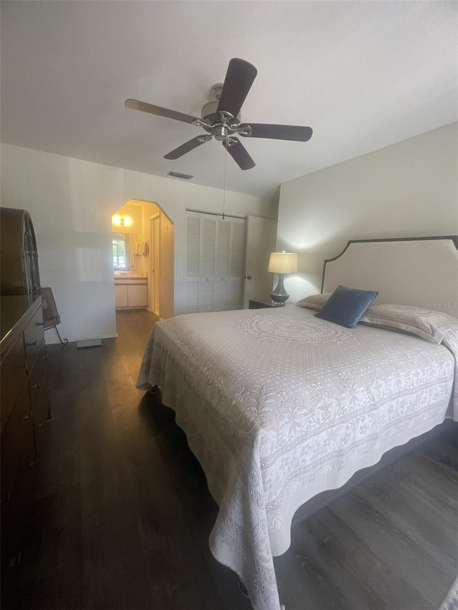 Image 24 of 27 For 25068 Harborview Road 3d
