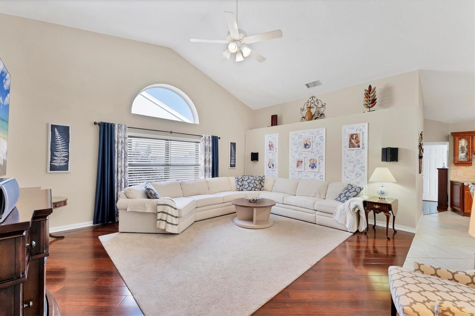 Image 13 of 40 For 4585 Dover Street Circle E