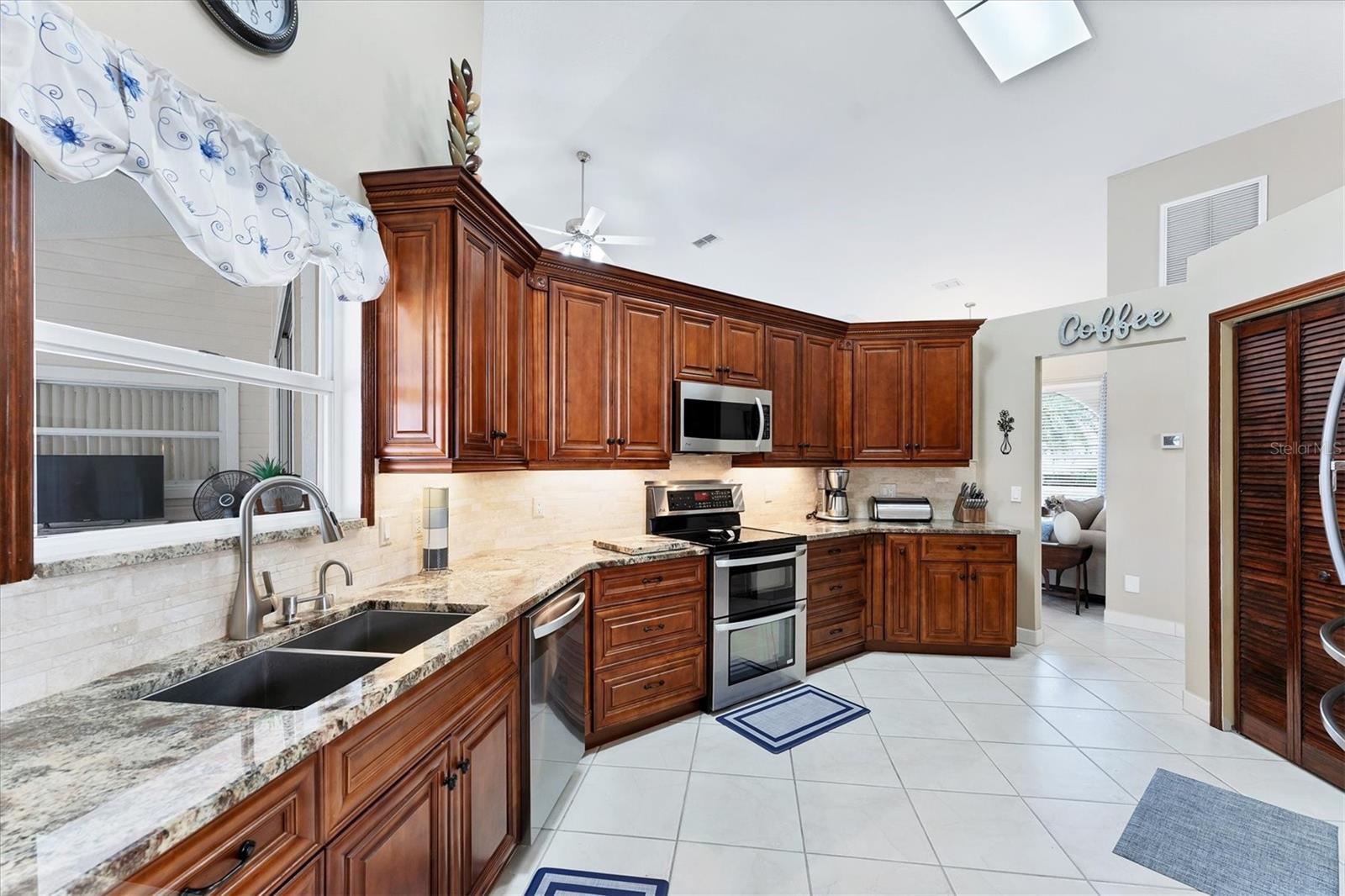 Image 9 of 40 For 4585 Dover Street Circle E