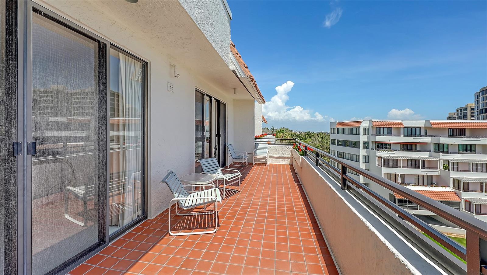 Image 12 of 64 For 1465 Gulf Of Mexico Drive 502
