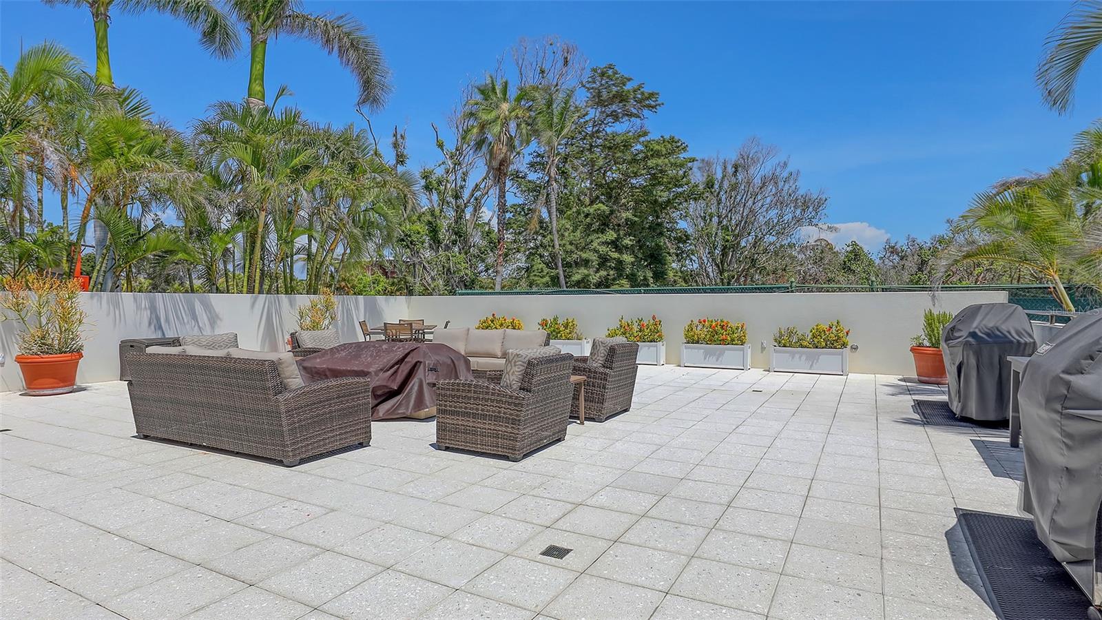 Image 51 of 64 For 1465 Gulf Of Mexico Drive 502