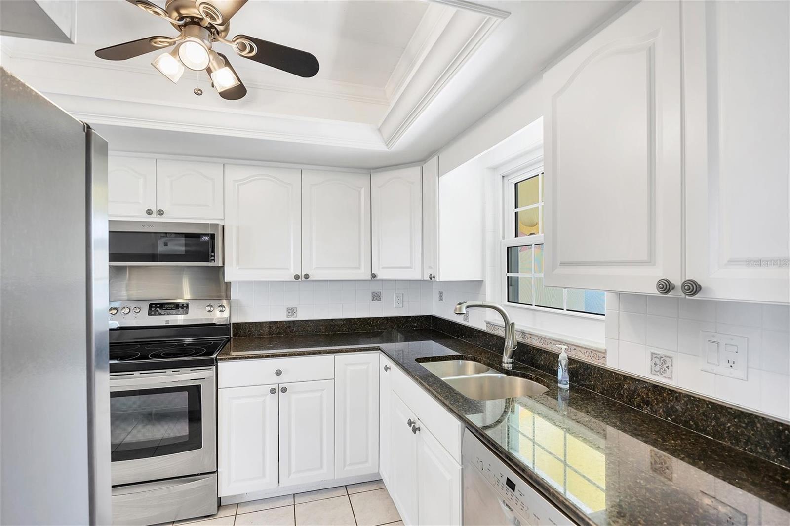 Image 11 of 36 For 5849 Tidewood Avenue 12