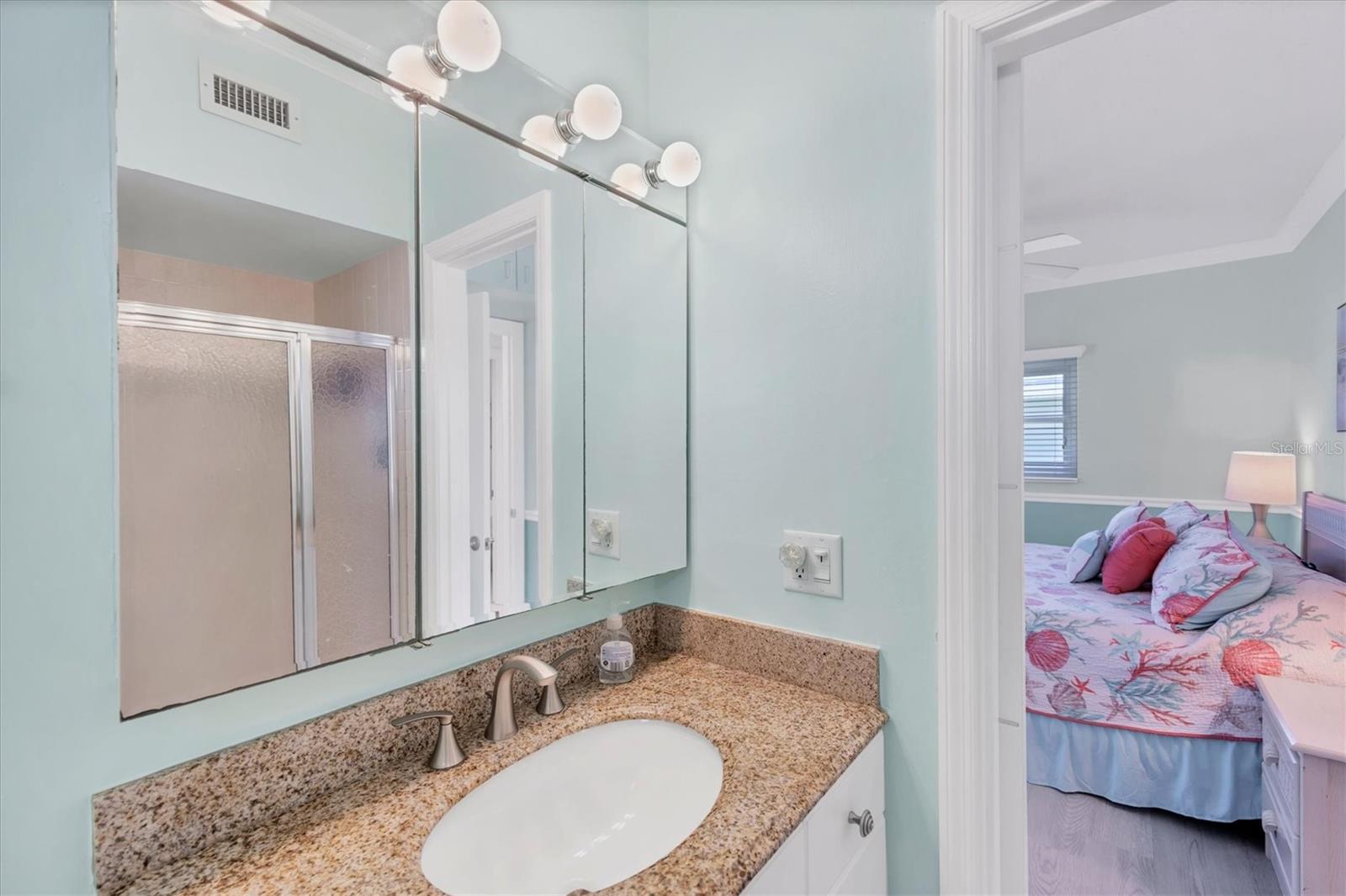 Image 15 of 36 For 5849 Tidewood Avenue 12