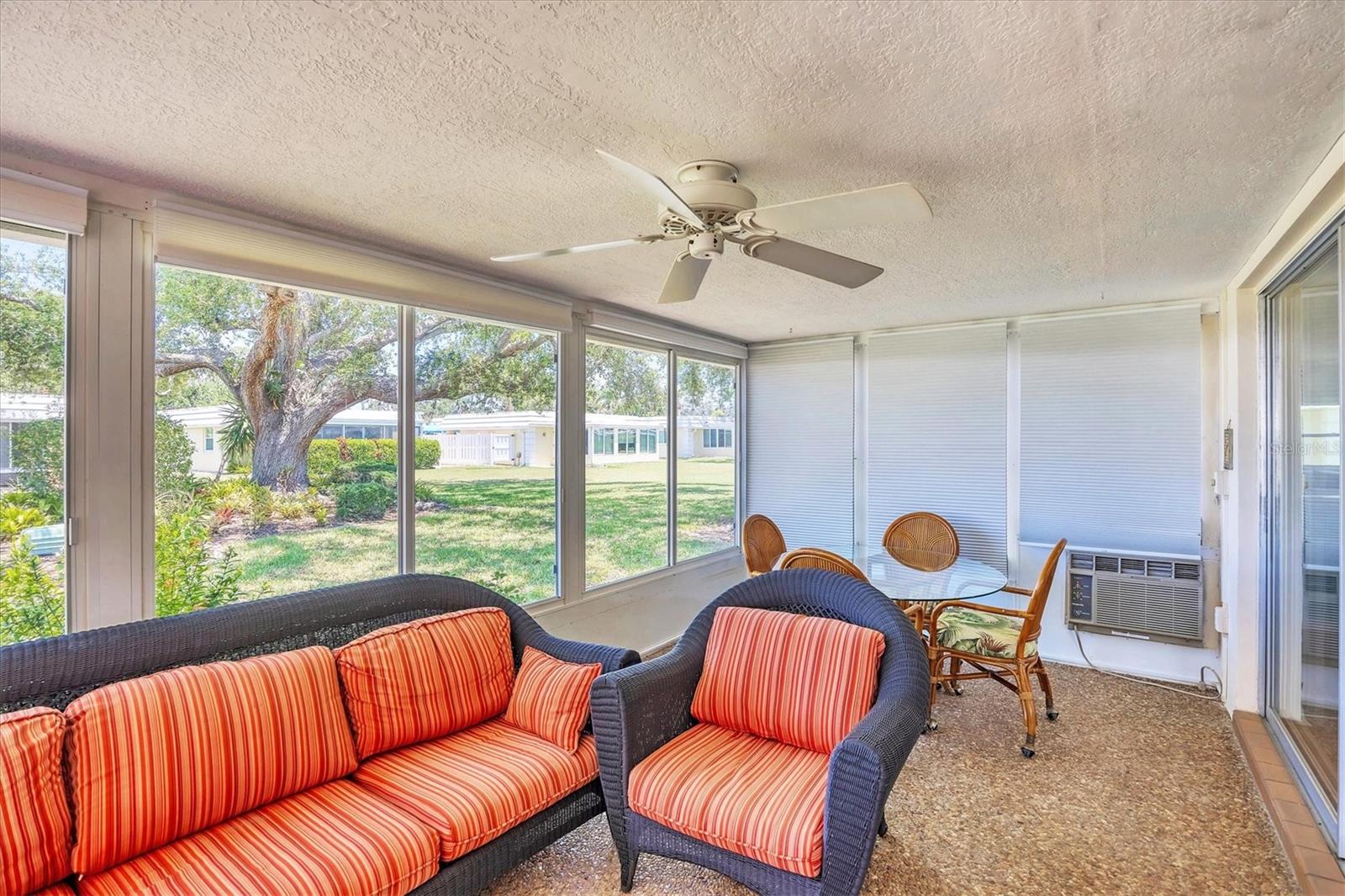 Image 20 of 36 For 5849 Tidewood Avenue 12