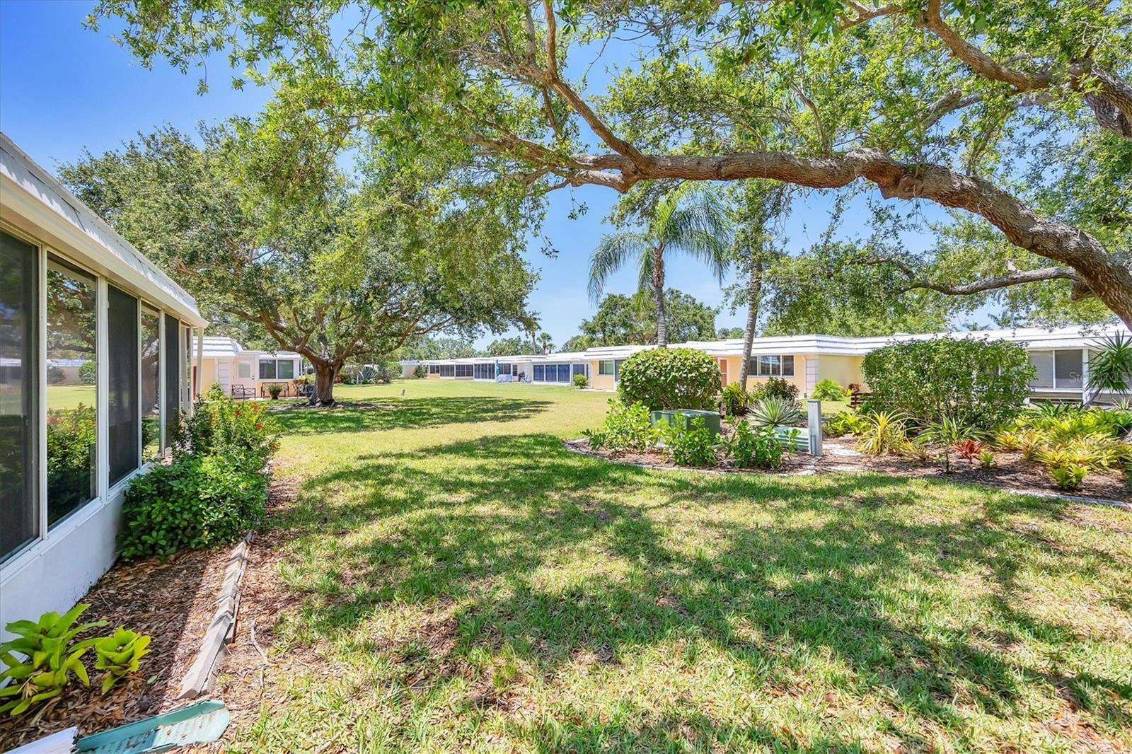 Image 22 of 36 For 5849 Tidewood Avenue 12