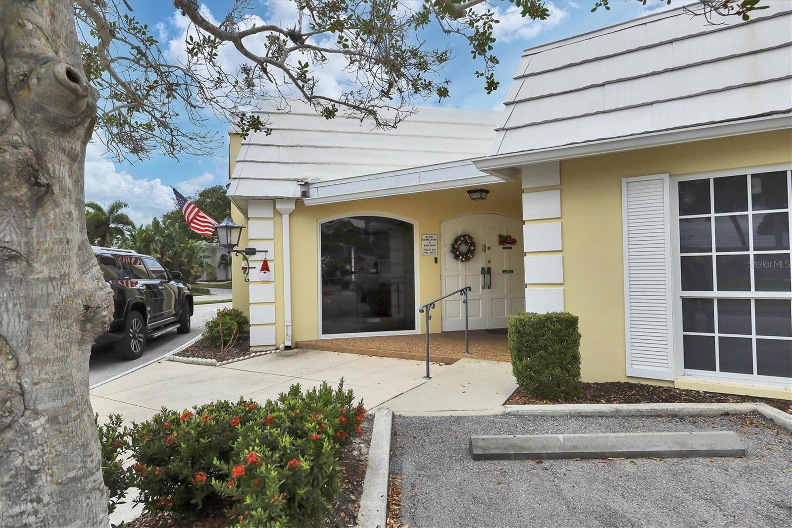 Image 30 of 36 For 5849 Tidewood Avenue 12
