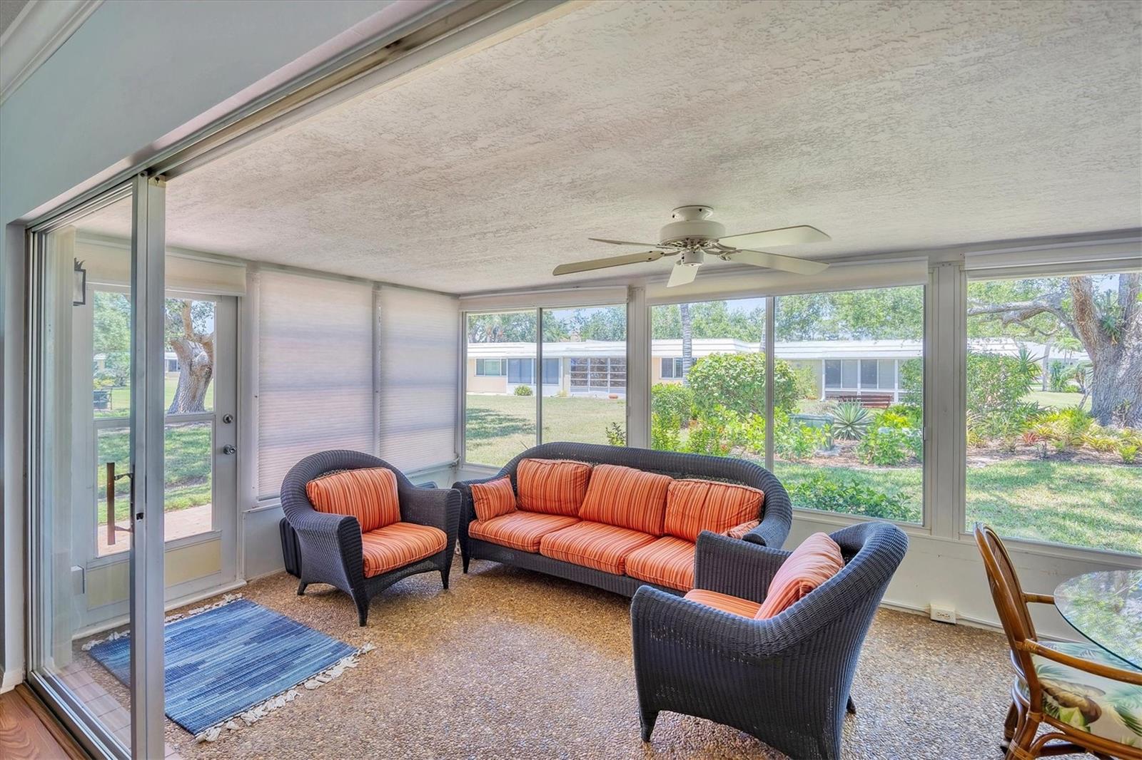 Image 4 of 36 For 5849 Tidewood Avenue 12