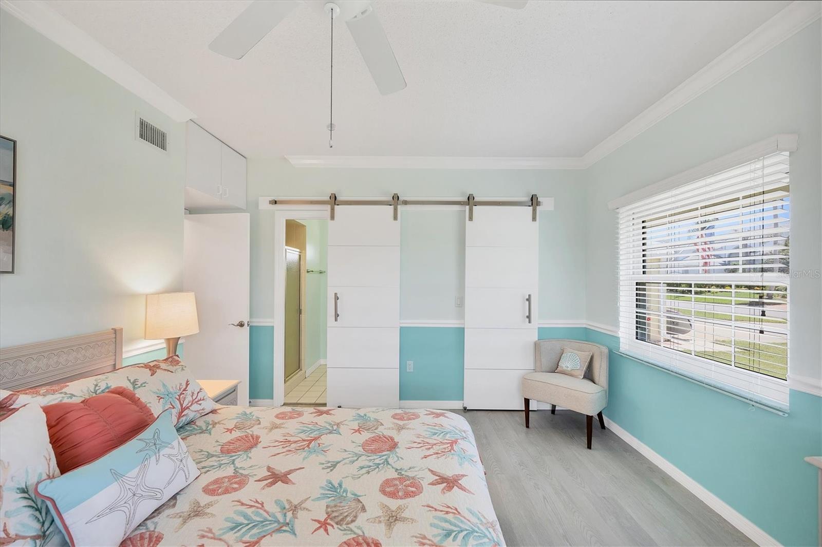 Image 5 of 36 For 5849 Tidewood Avenue 12