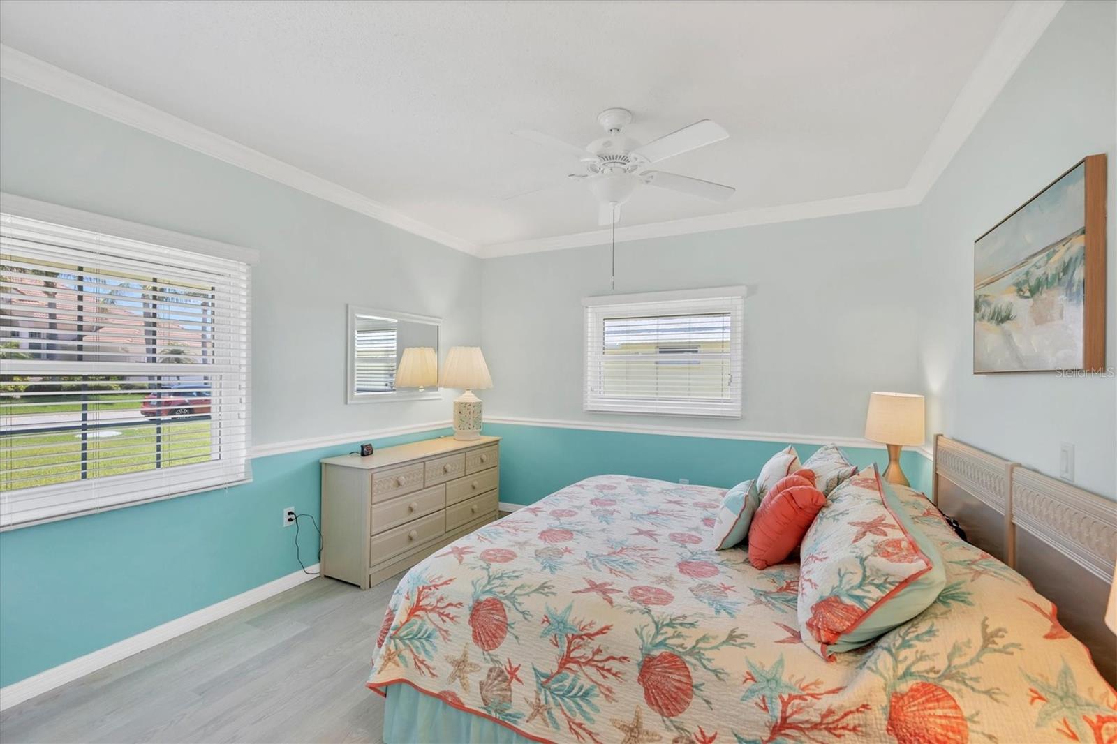 Image 7 of 36 For 5849 Tidewood Avenue 12