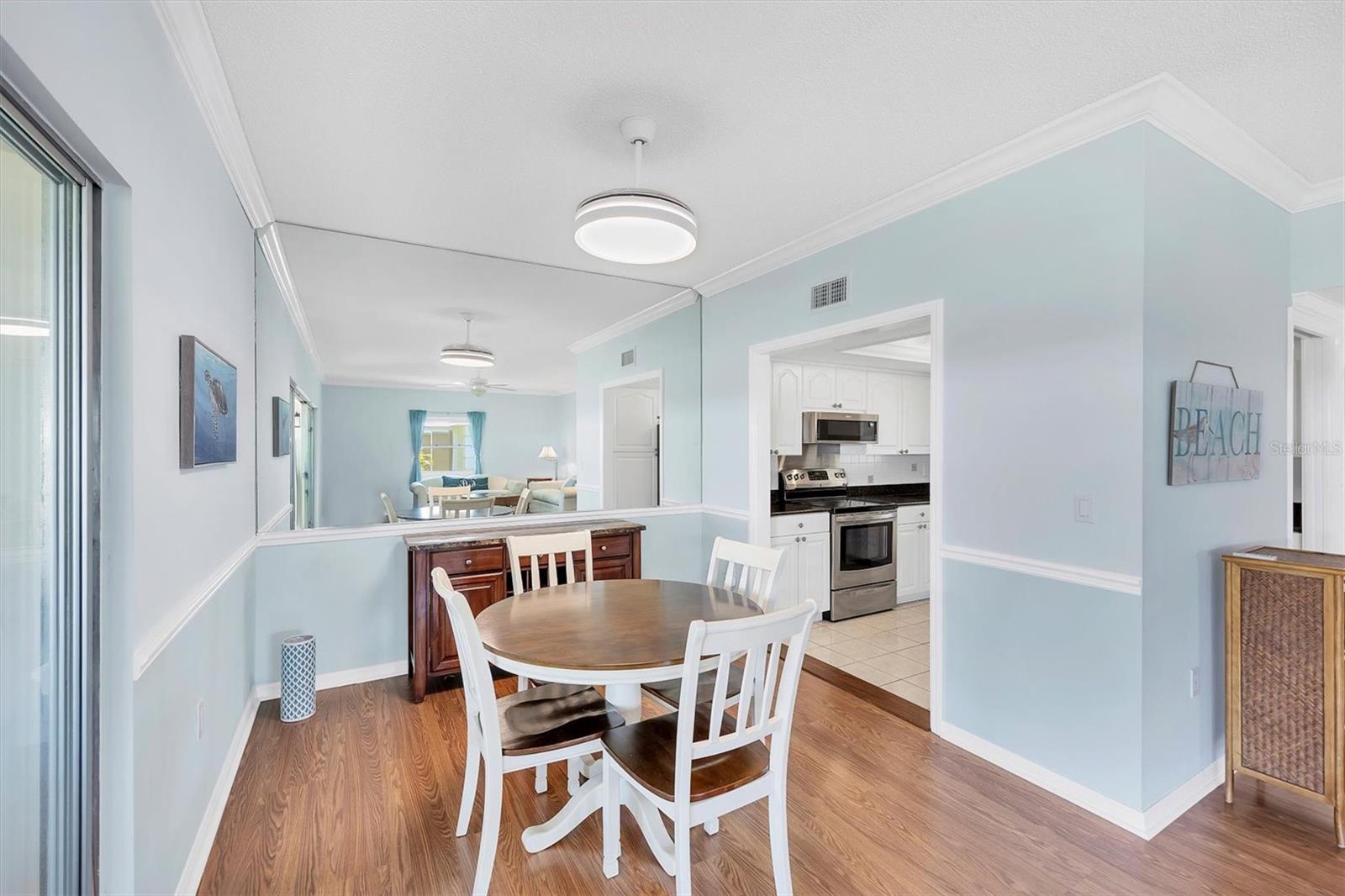 Image 8 of 36 For 5849 Tidewood Avenue 12