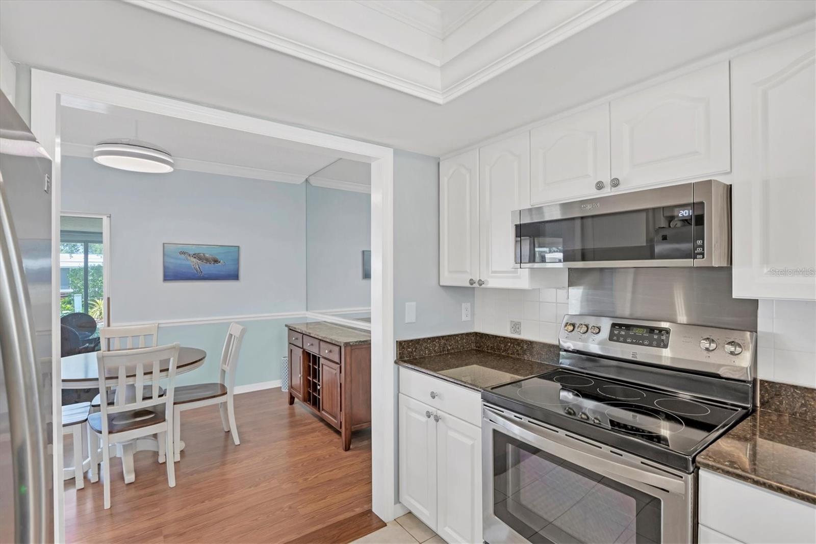 Image 9 of 36 For 5849 Tidewood Avenue 12