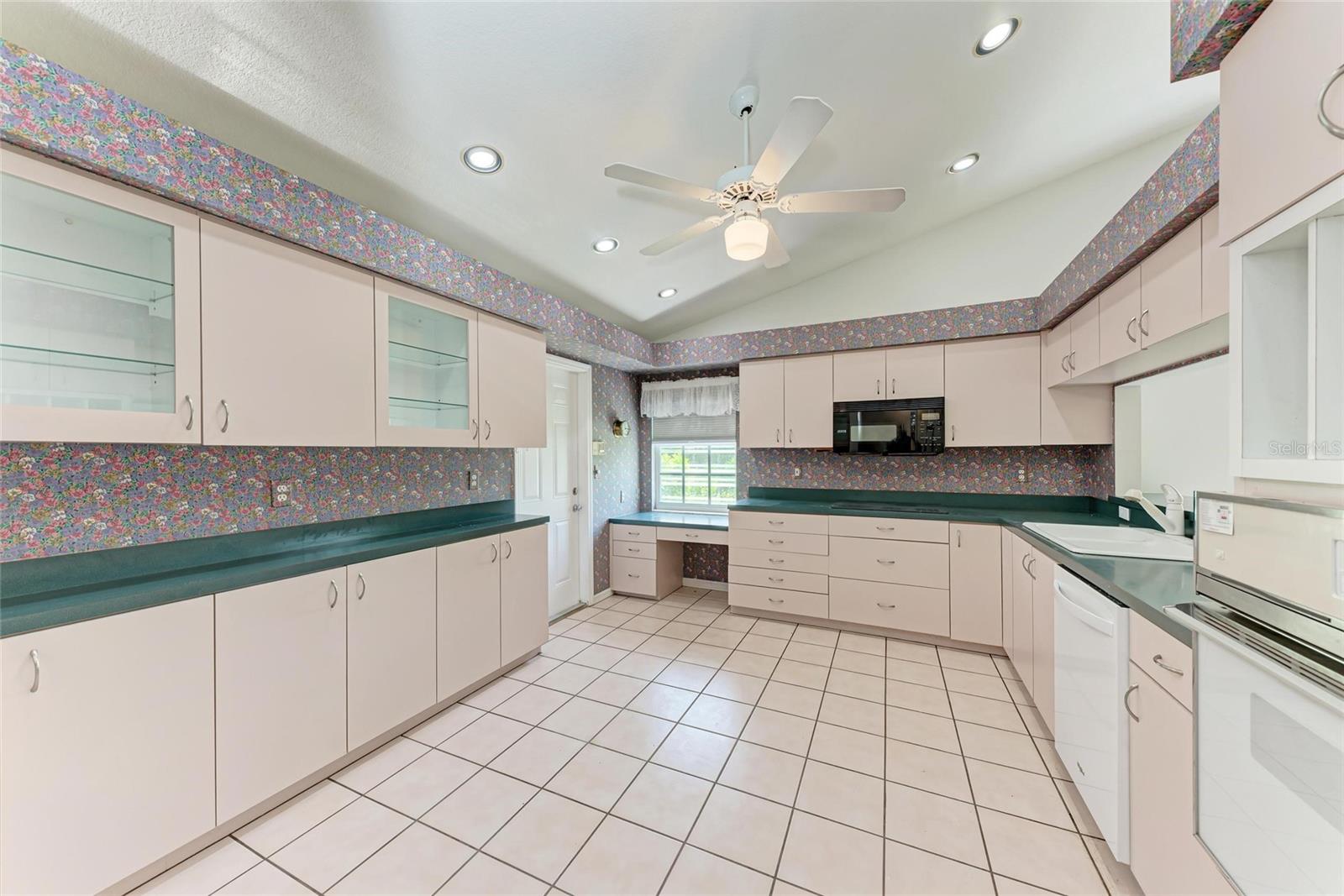 Image 14 of 36 For 7023 Woodside Oaks Circle 1
