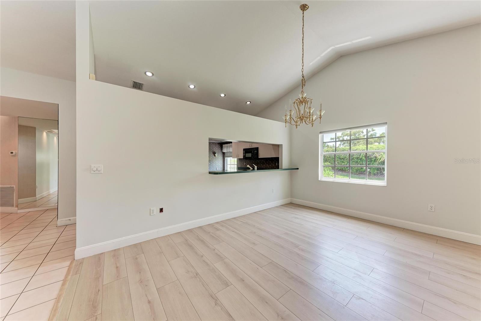 Image 18 of 36 For 7023 Woodside Oaks Circle 1