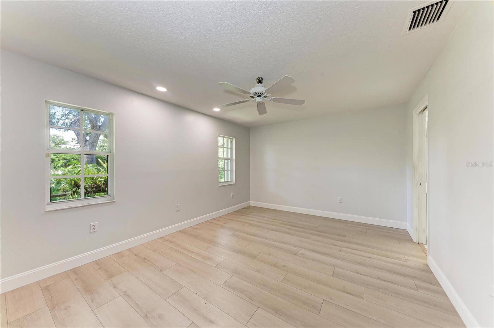 Image 21 of 36 For 7023 Woodside Oaks Circle 1
