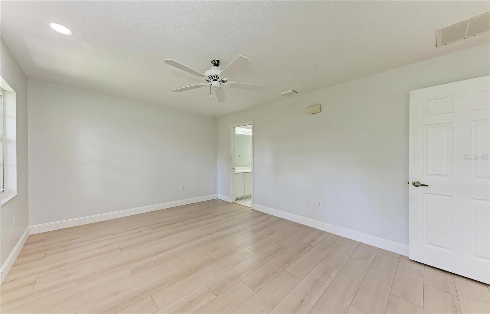 Image 22 of 36 For 7023 Woodside Oaks Circle 1