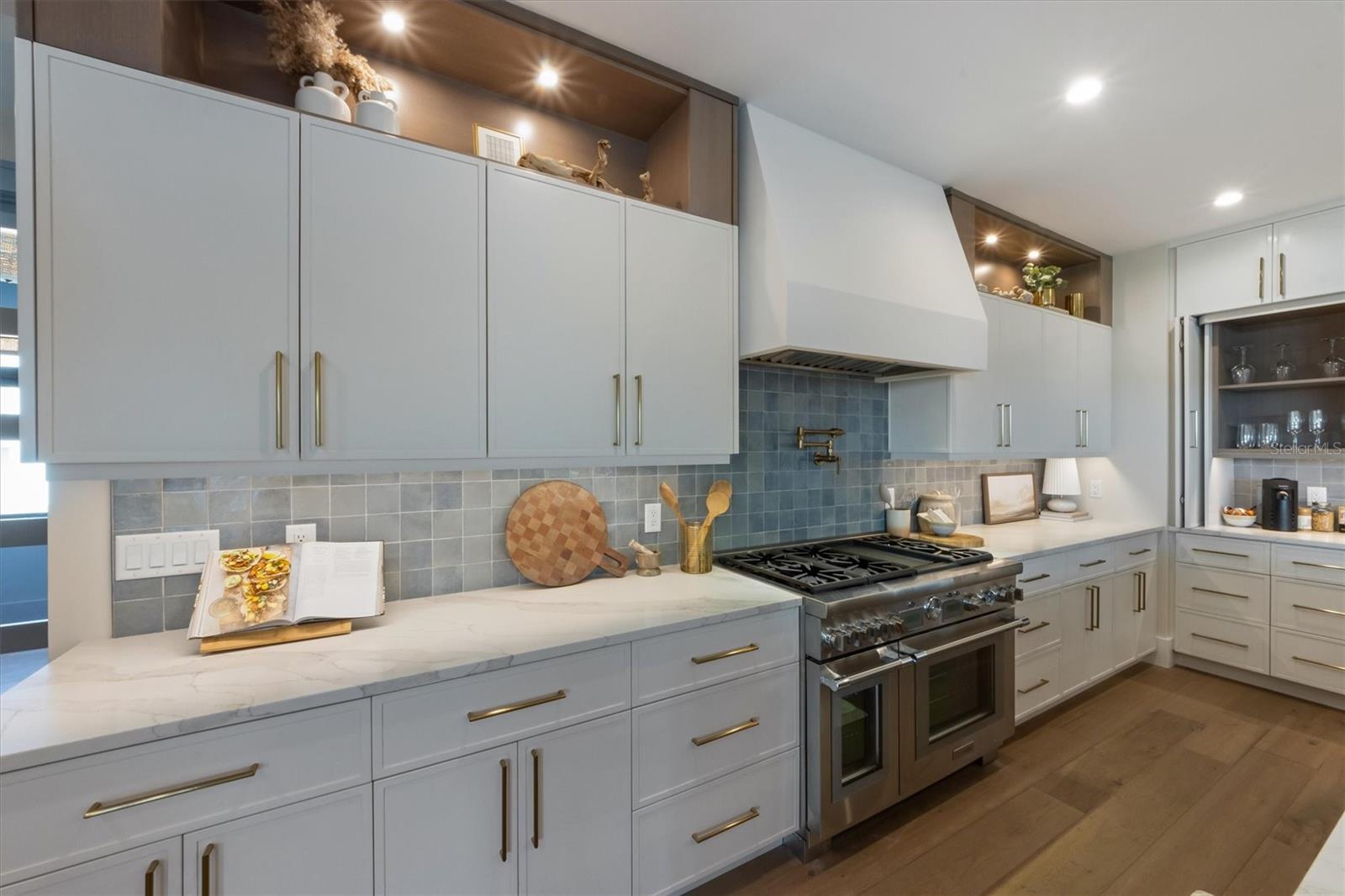 Image 11 of 82 For 401 39th Street