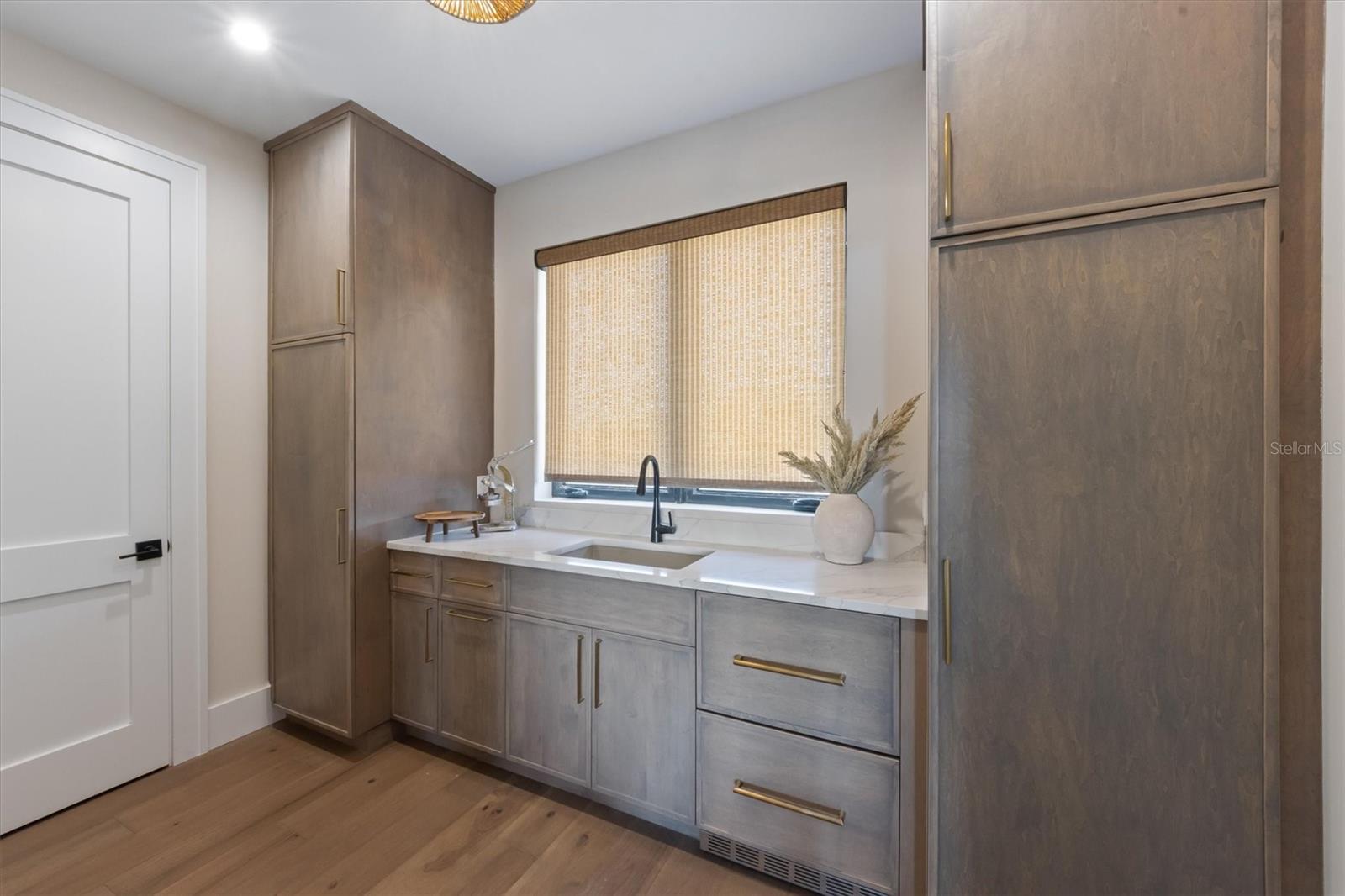 Image 12 of 82 For 401 39th Street