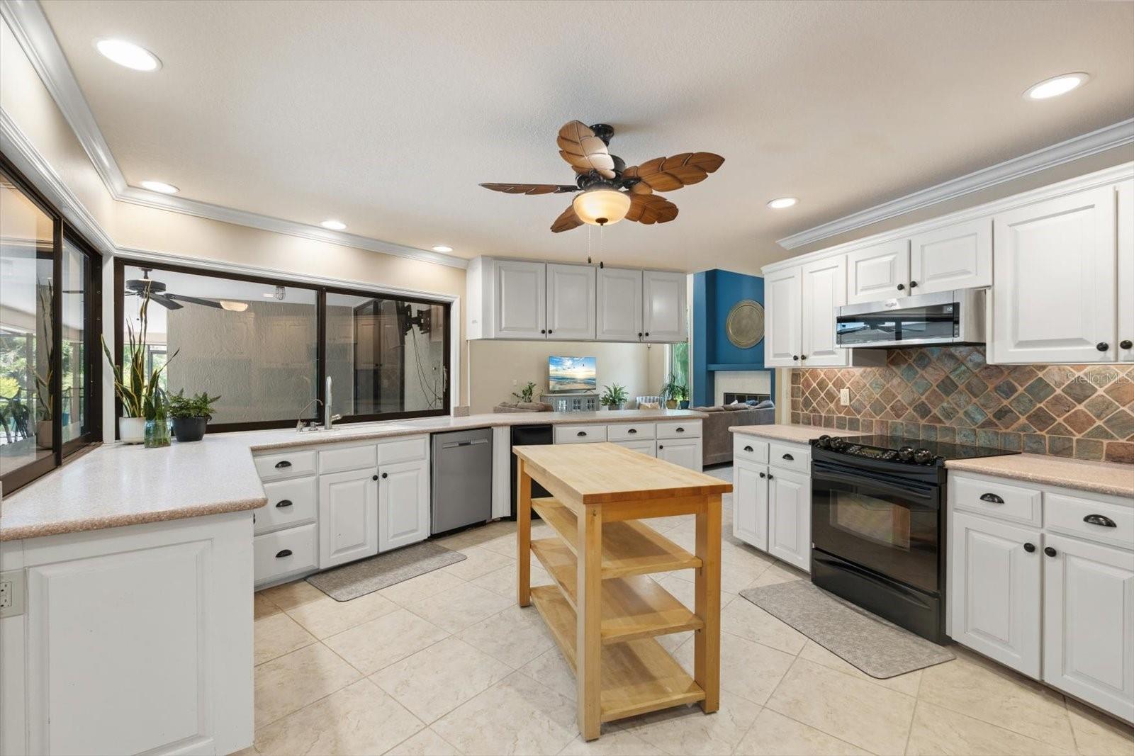 Image 10 of 50 For 7321 Hemlock Lane