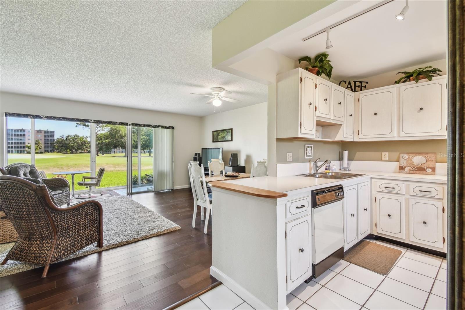 Image 18 of 61 For 3820 Ironwood Lane 104-i