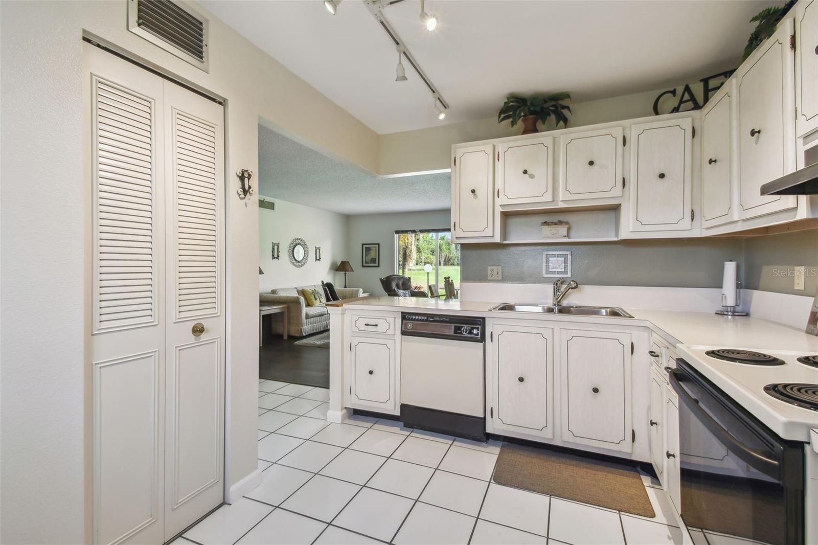 Image 24 of 61 For 3820 Ironwood Lane 104-i