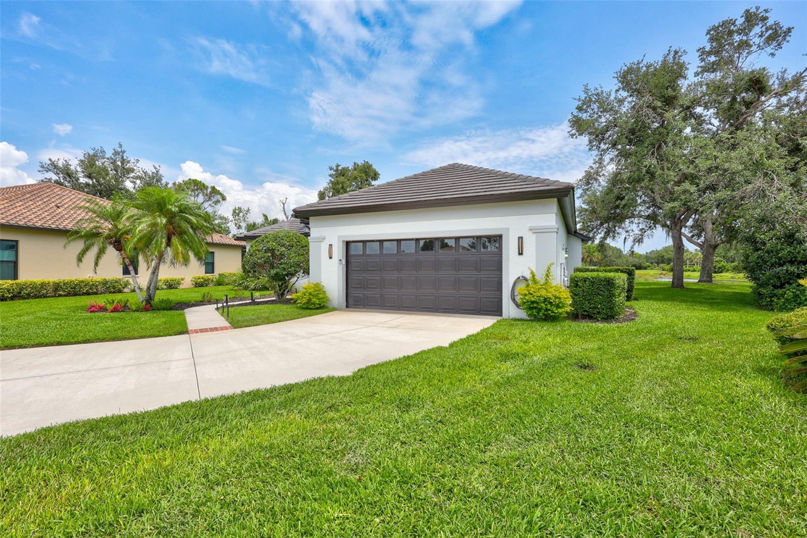Image 4 of 66 For 5285 Far Oak Circle