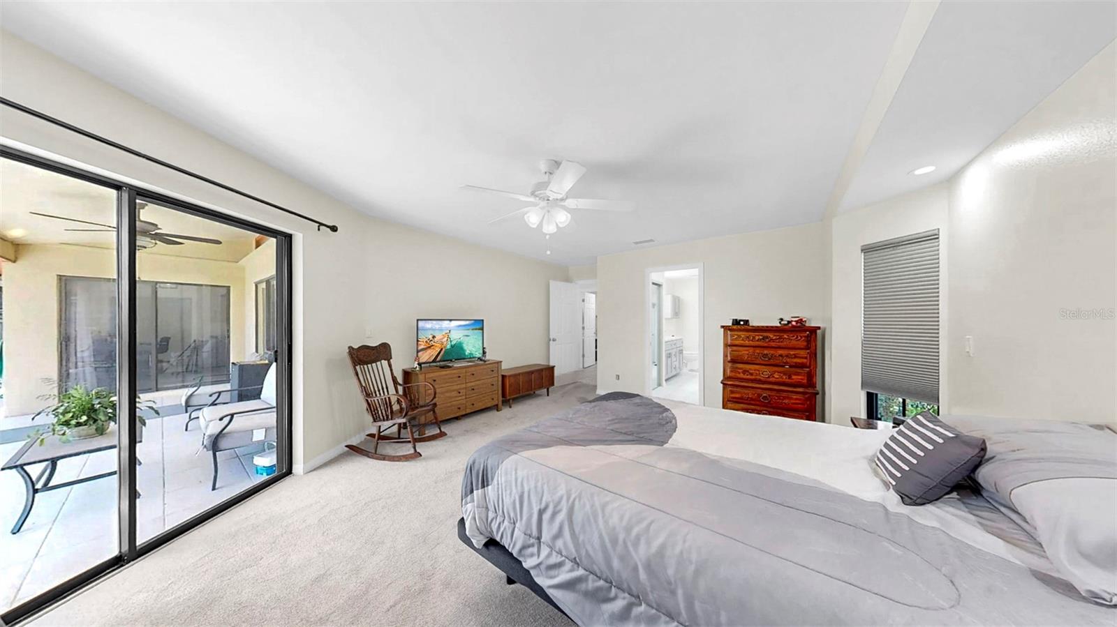 Image 10 of 37 For 4637 31st Court E