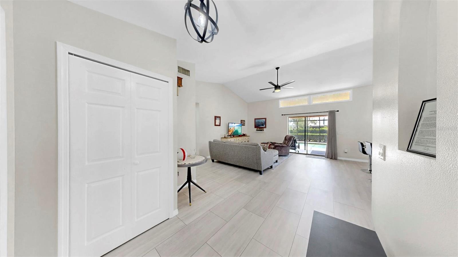 Image 7 of 37 For 4637 31st Court E
