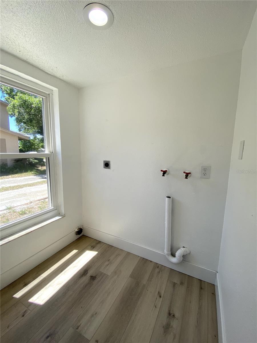 Image 14 of 44 For 1947 Los Lomas Drive