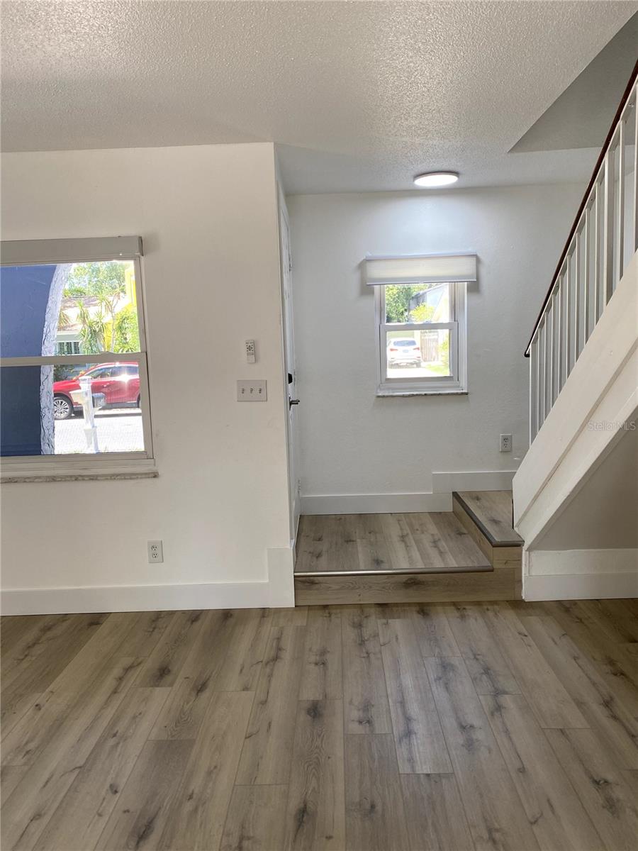 Image 6 of 44 For 1947 Los Lomas Drive