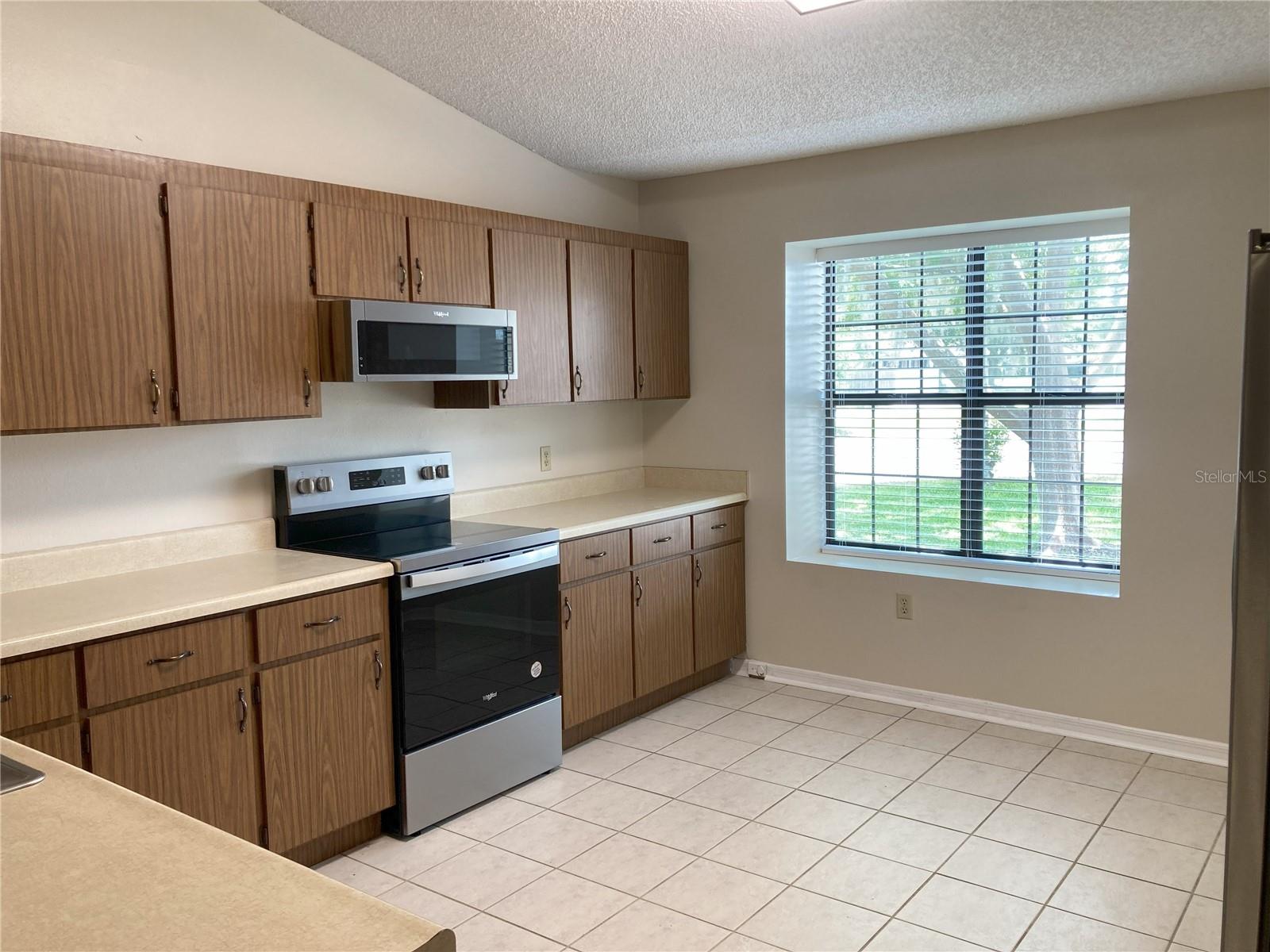 Image 9 of 43 For 1135 Fairfax Glen