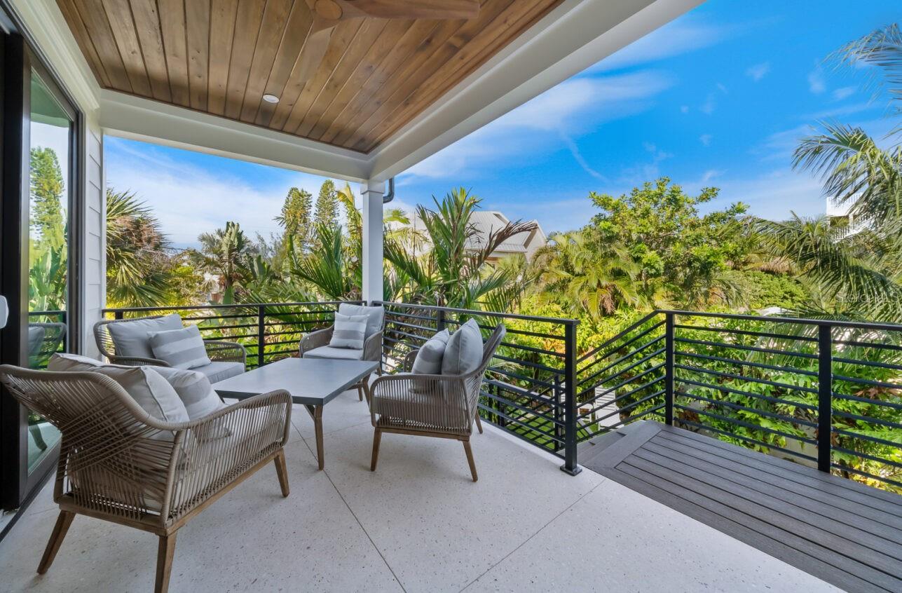 Image 15 of 52 For 421 Alamanda Road