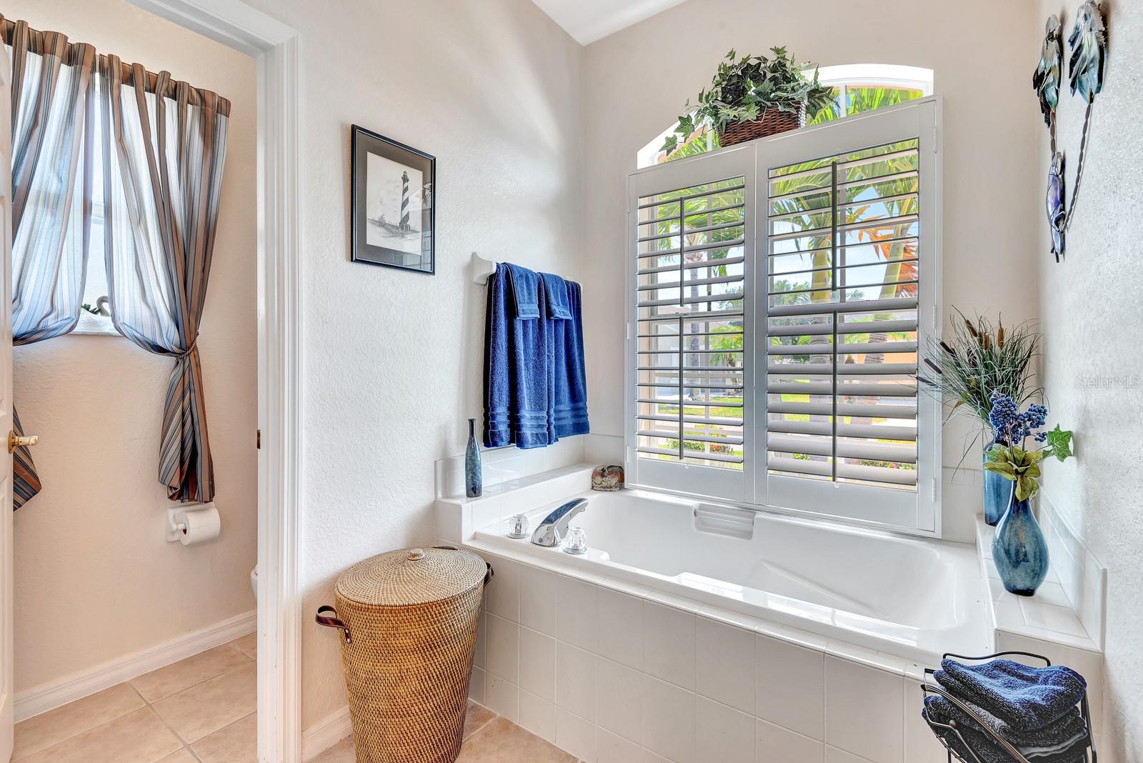 Image 29 of 51 For 24512 Bramhope Court