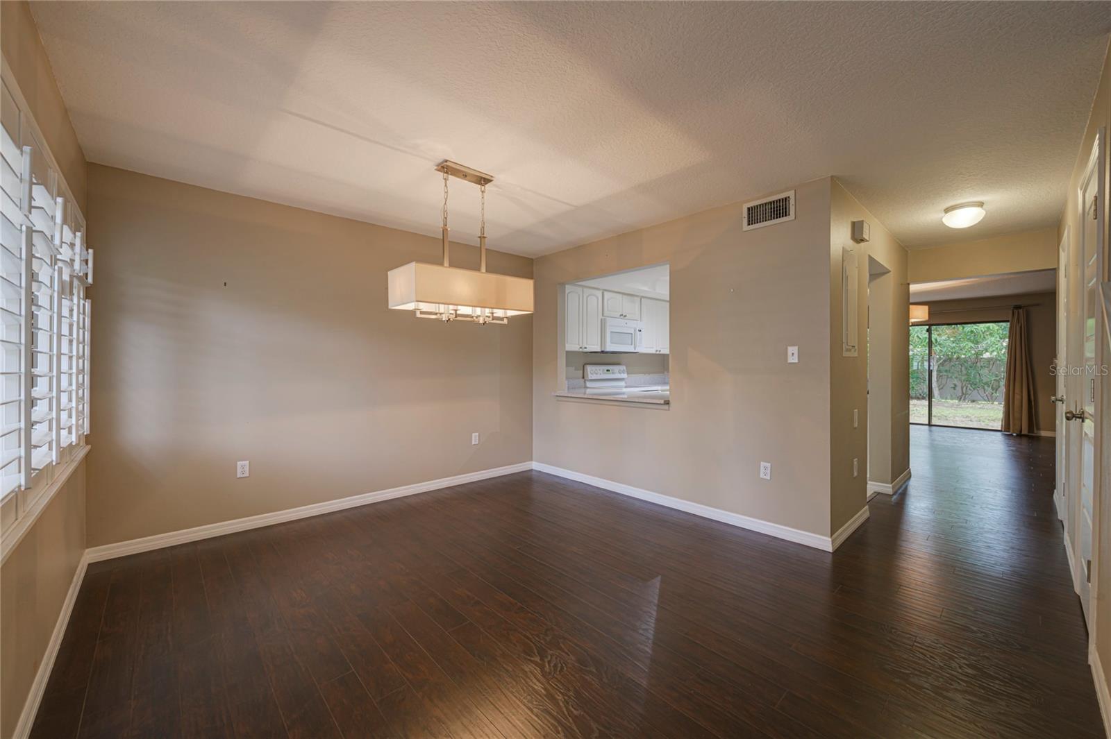 Image 4 of 31 For 918 Sunridge Drive E-4