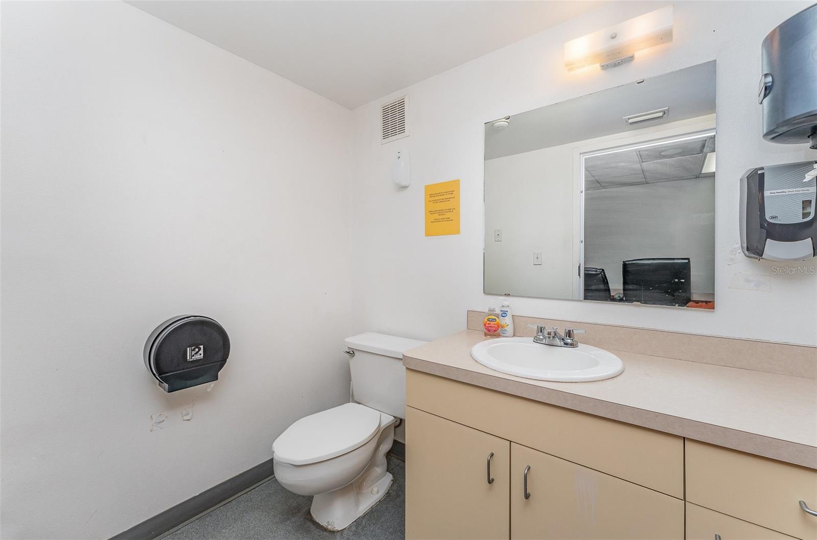 Listing photo id 16 for 2105 Dock Street