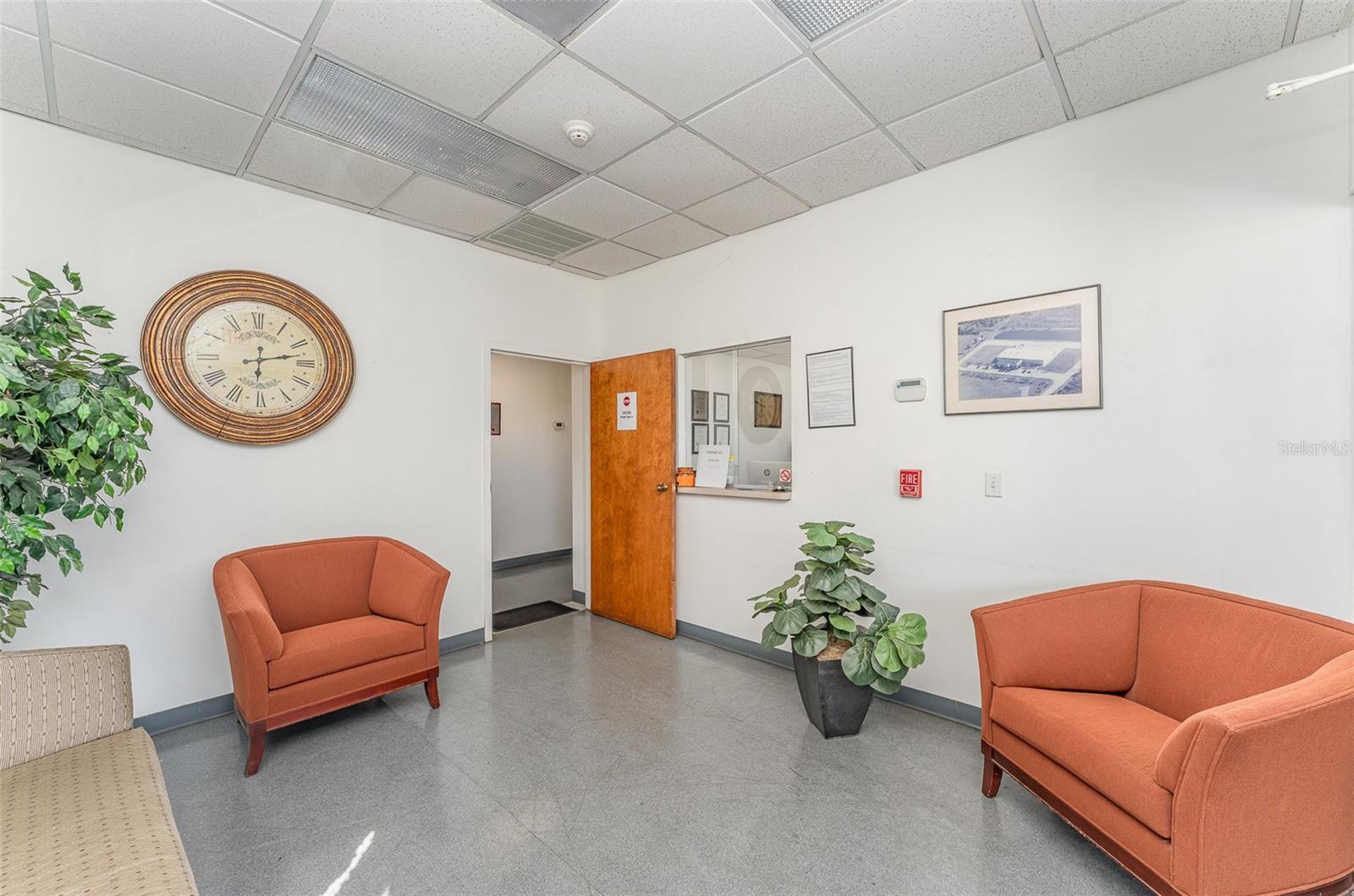Listing photo id 2 for 2105 Dock Street