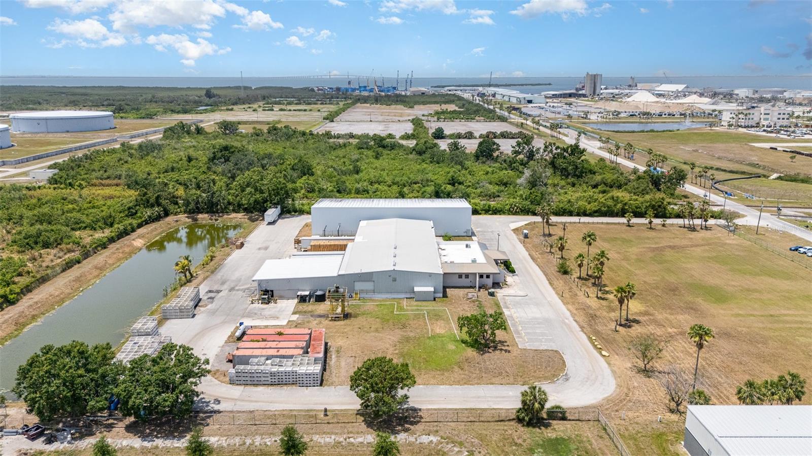 Listing photo id 38 for 2105 Dock Street