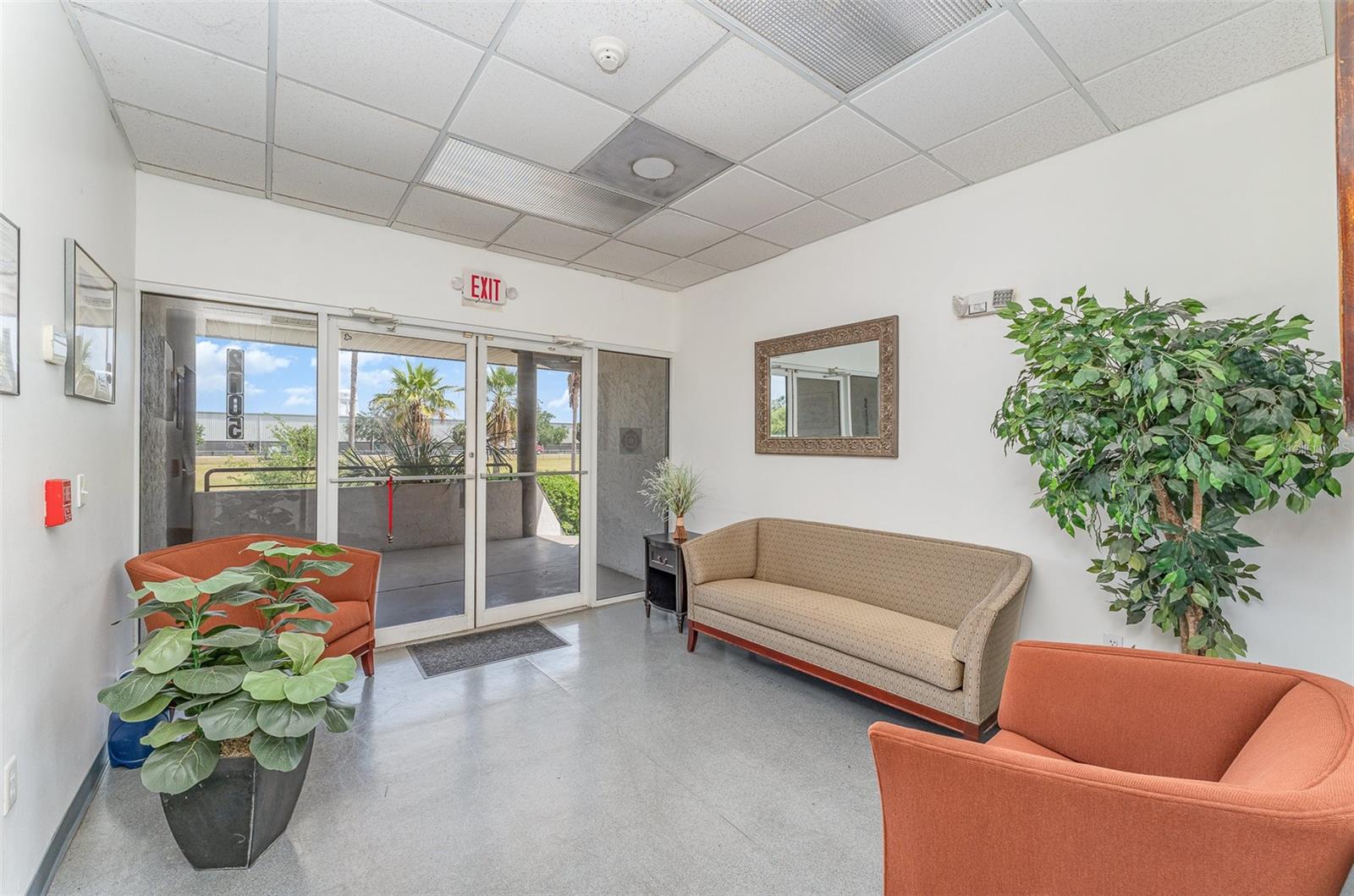 Listing photo id 3 for 2105 Dock Street