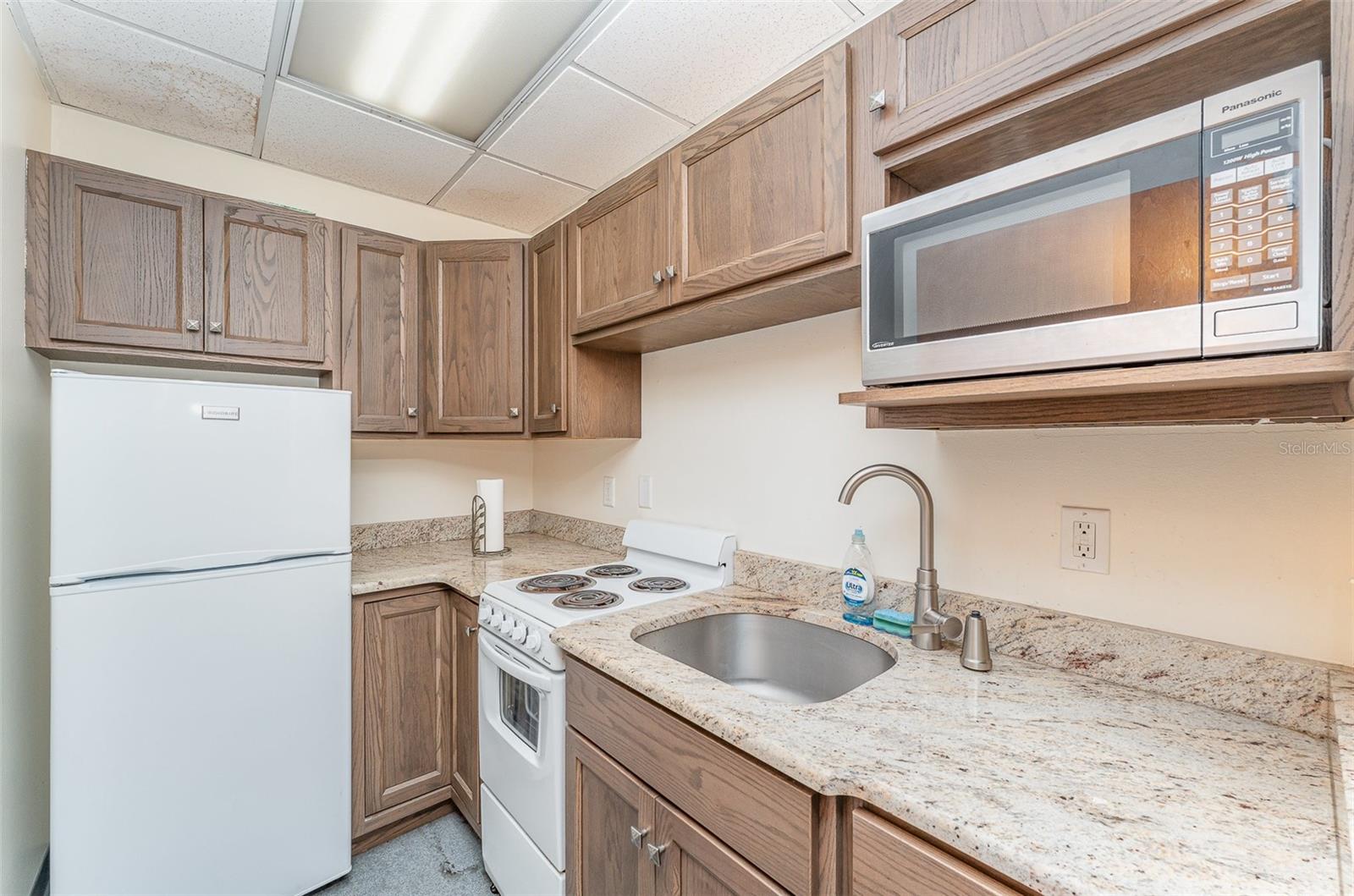 Listing photo id 6 for 2105 Dock Street