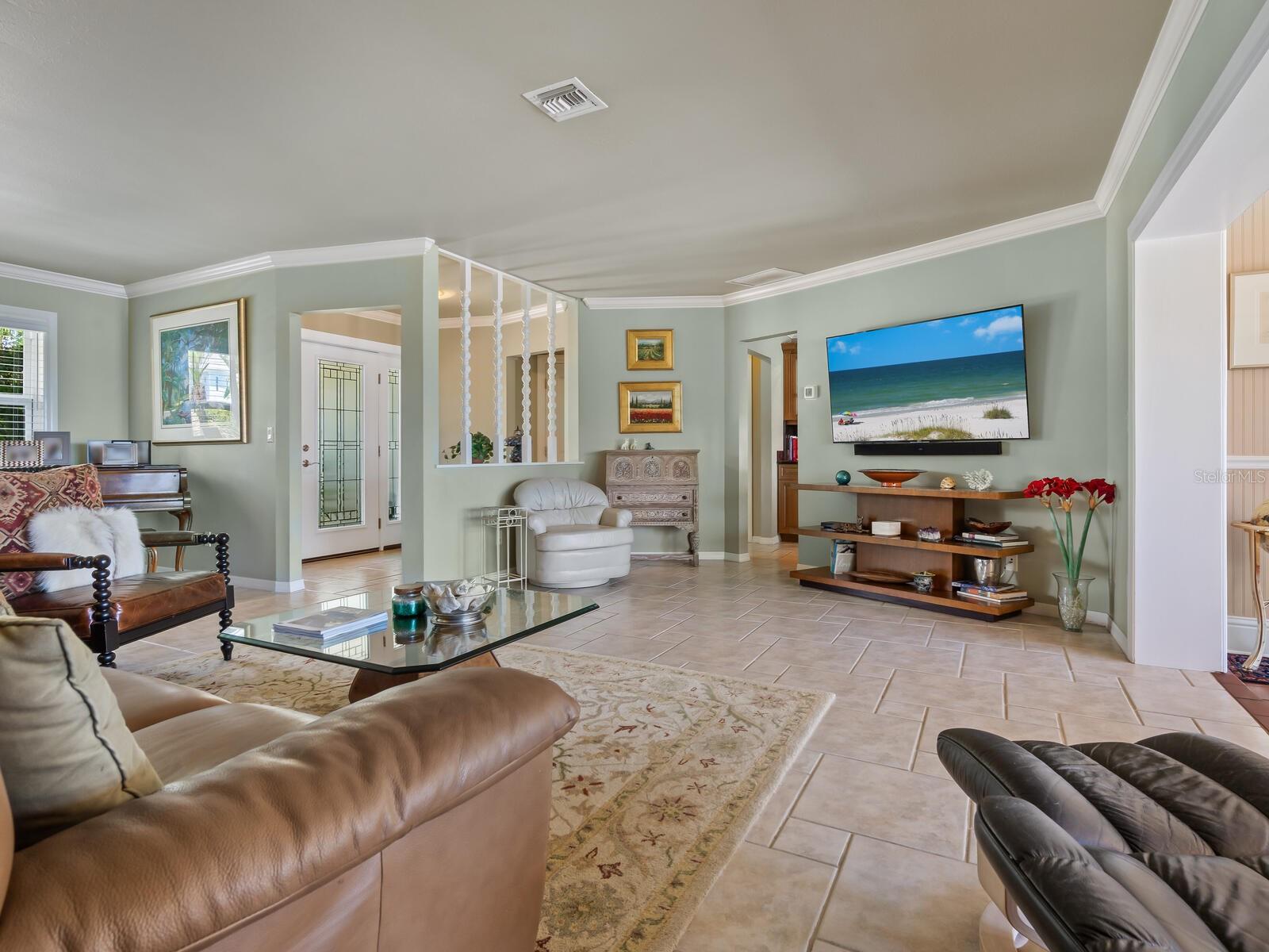 Listing photo id 10 for 7614 Peninsular Drive