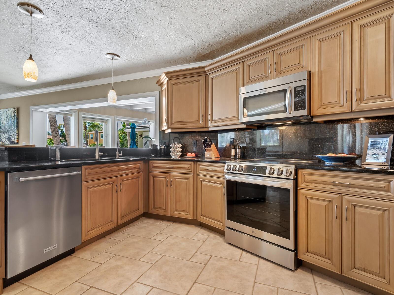 Listing photo id 20 for 7614 Peninsular Drive