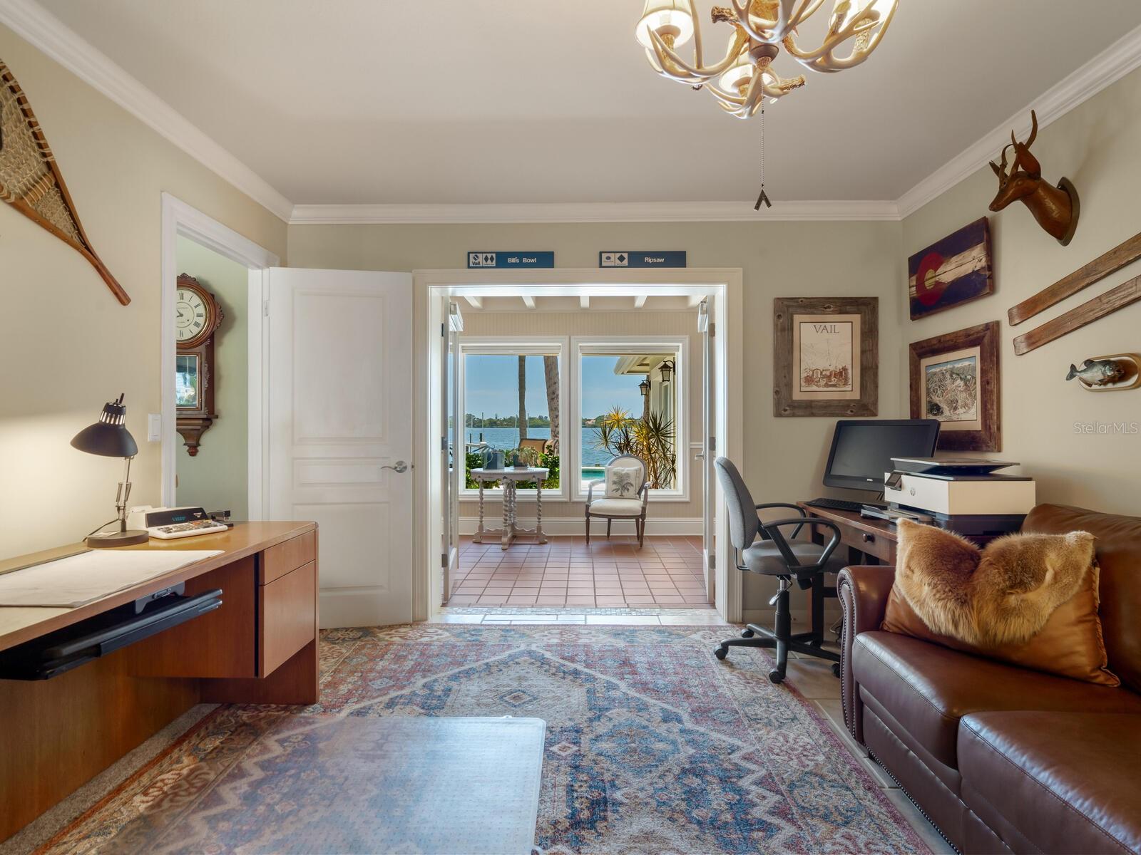 Listing photo id 27 for 7614 Peninsular Drive