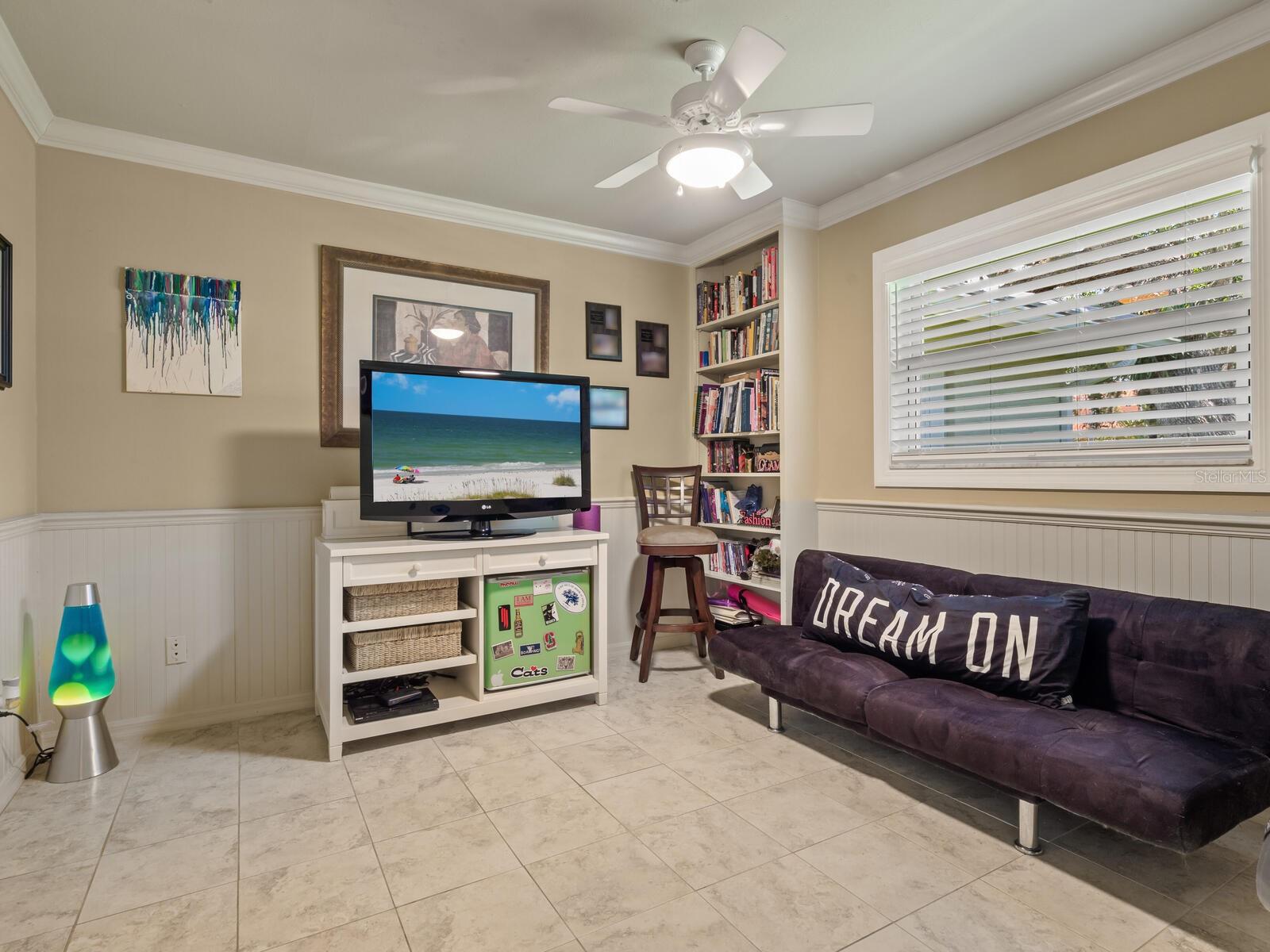 Listing photo id 29 for 7614 Peninsular Drive