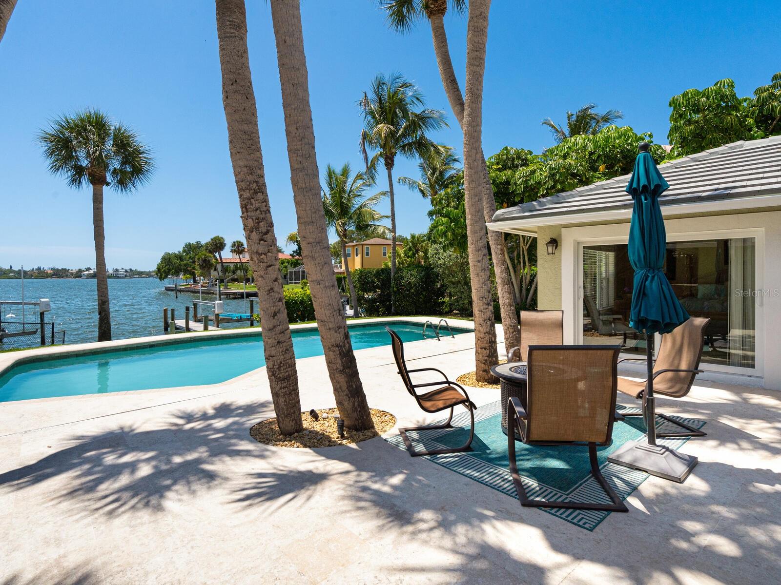 Listing photo id 33 for 7614 Peninsular Drive
