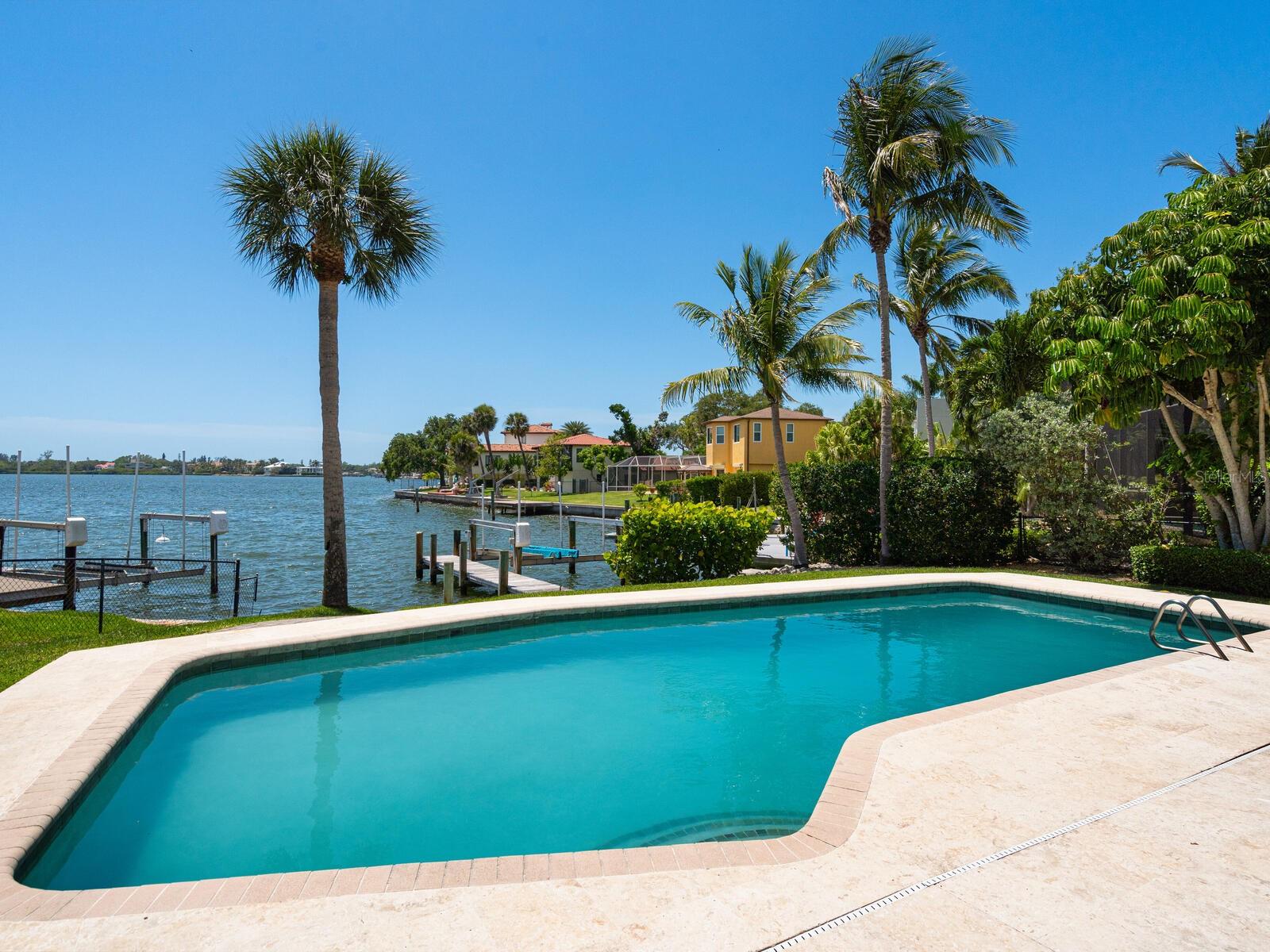 Listing photo id 34 for 7614 Peninsular Drive