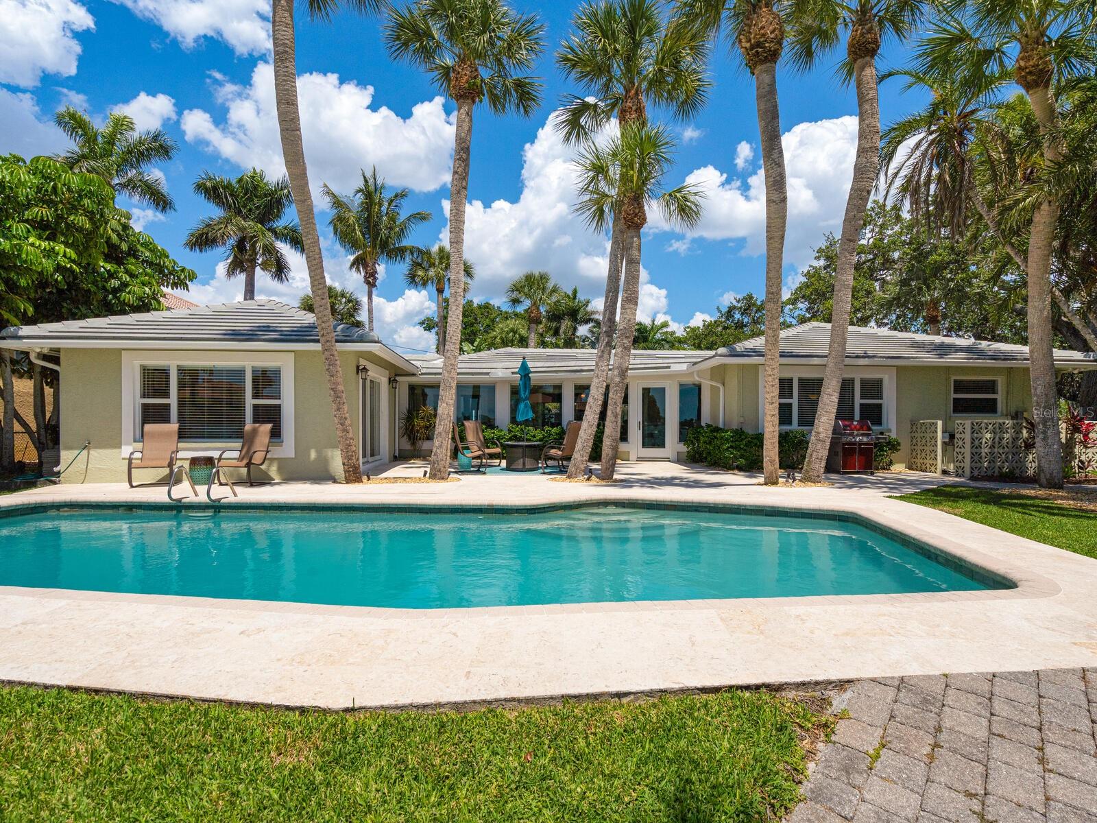 Listing photo id 35 for 7614 Peninsular Drive